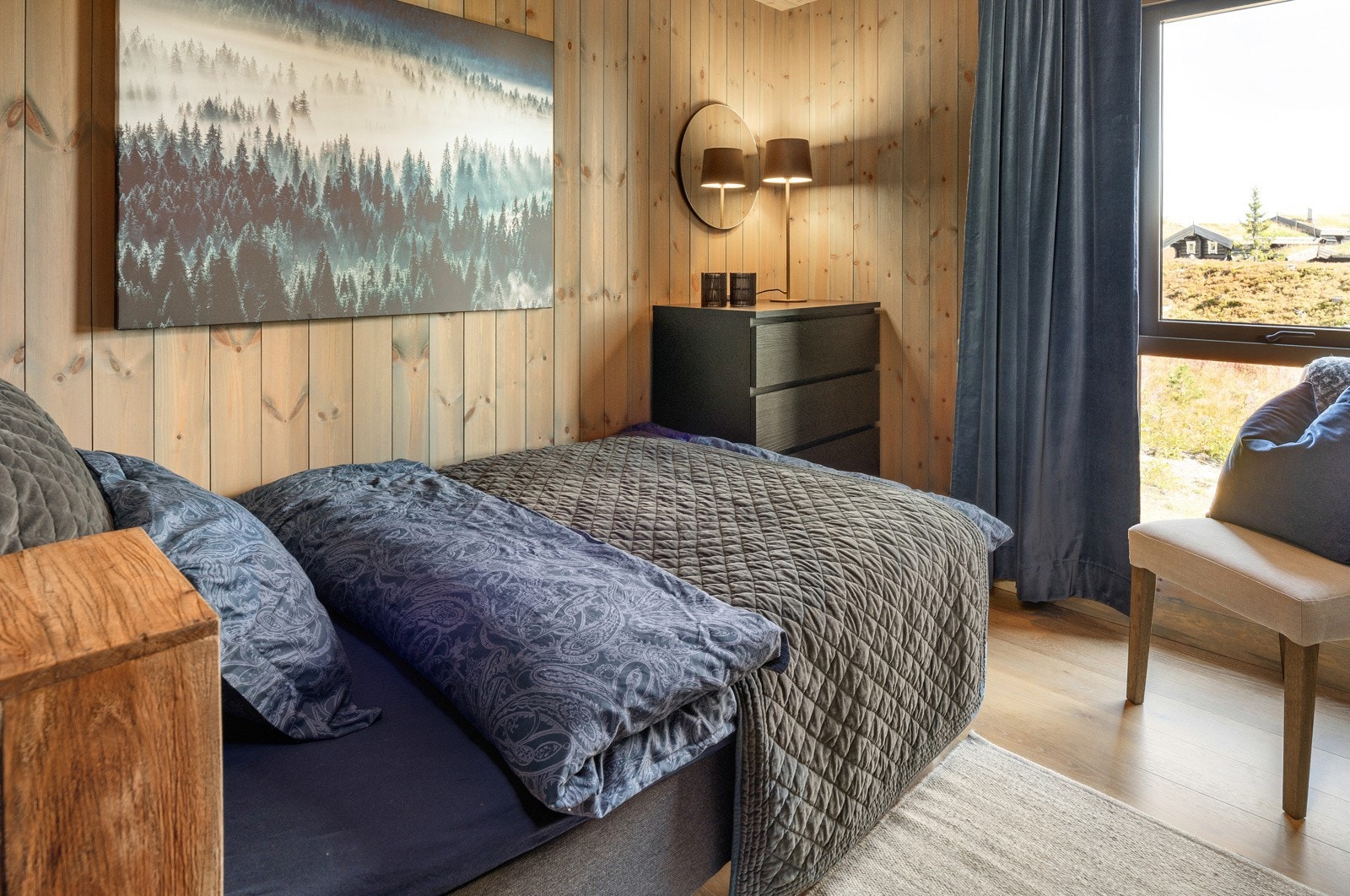 Tre soverom i hovedplanet, hvorav ett med eget baderom. Galleribilde