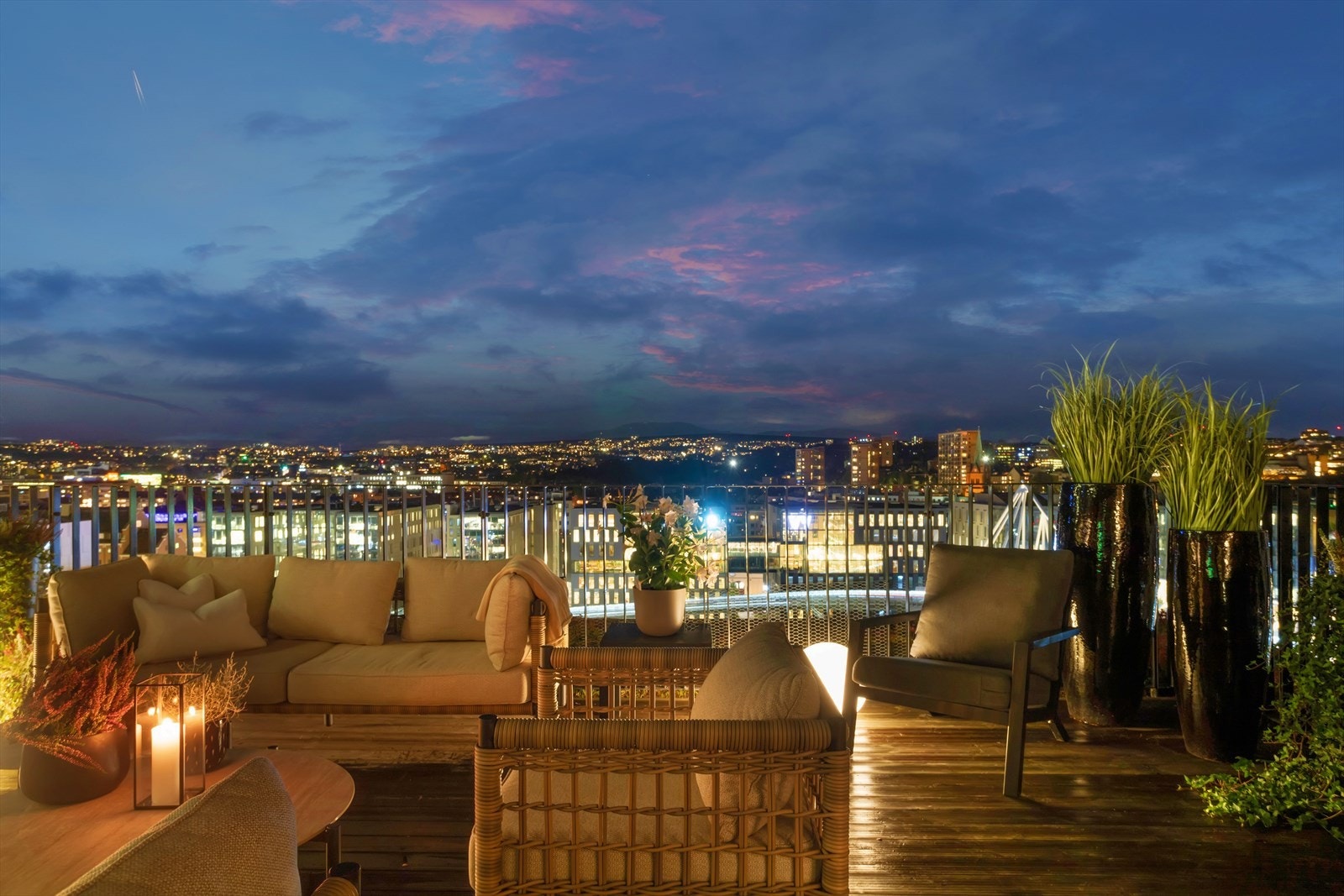 Kveldsstemning terrasse. Galleribilde