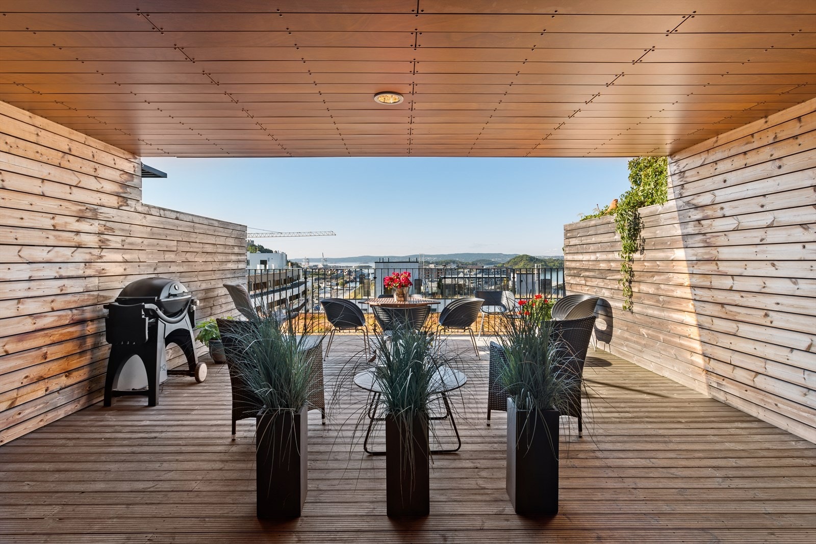 Sameiet har også to andre felles terrasser. En på hver side av bygget med flott utsikt. Galleribilde