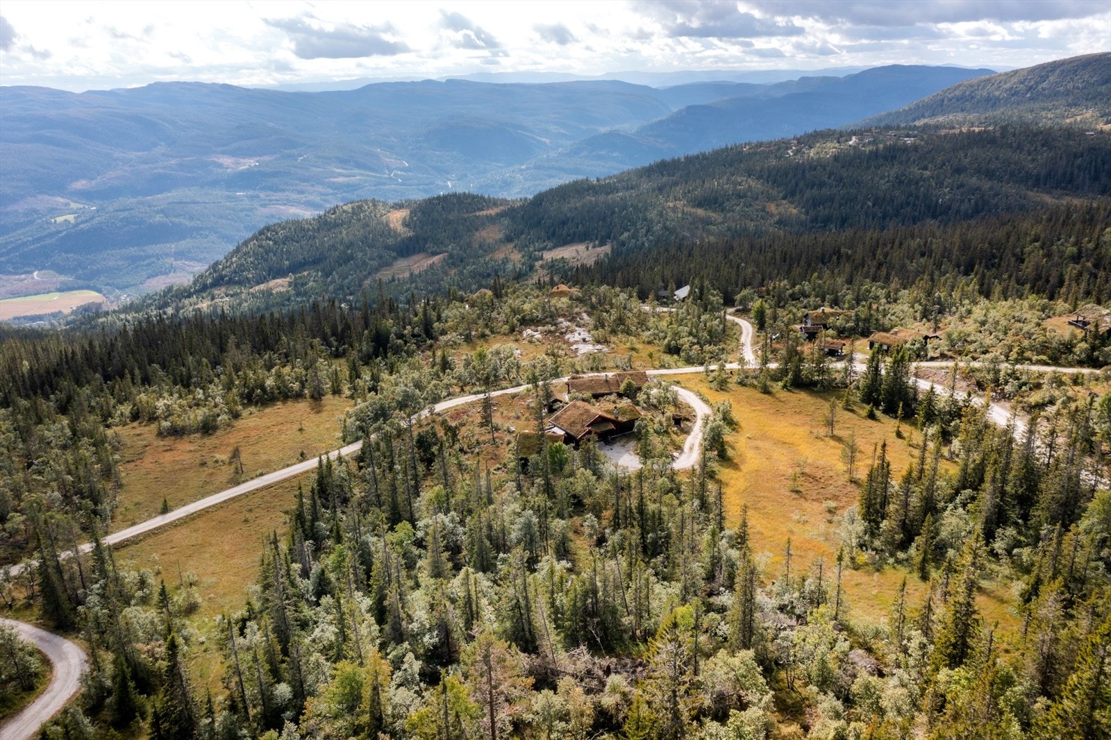 Mulighet for å tilkoble seg vei, strøm samt vann/avløp. Galleribilde