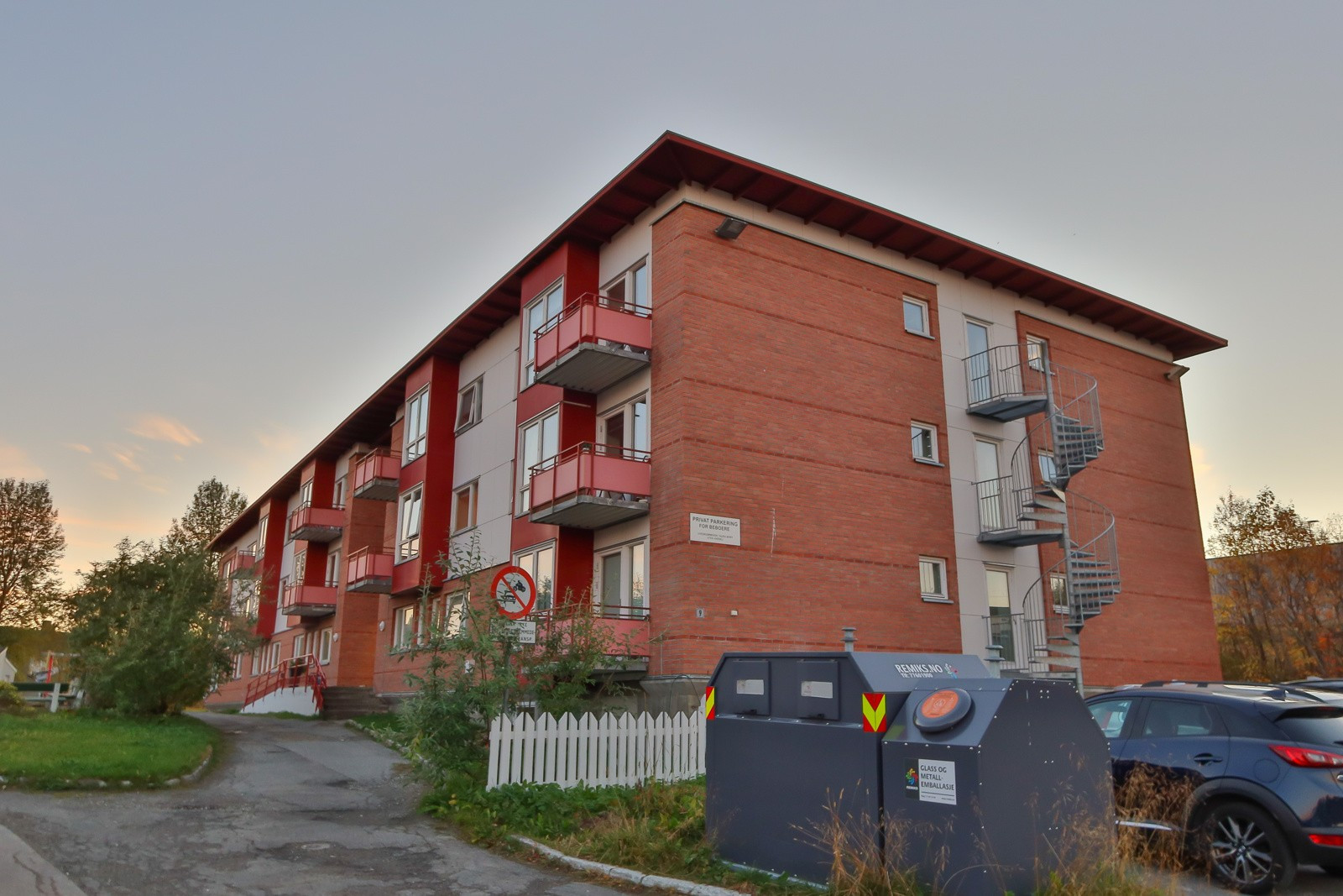 Leiligheten ligger et steinkast unna UiT/UNN og har gode bussforbindelser til Tromsø Sentrum. Velkommen til visning!