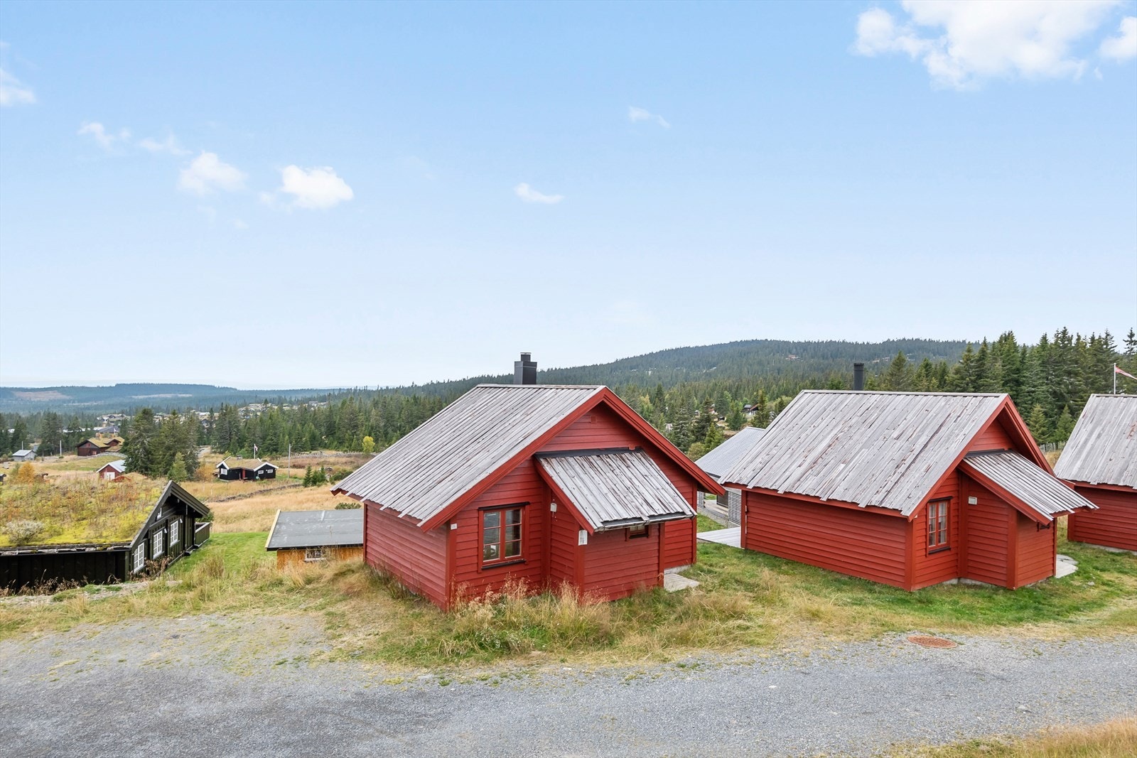 Funksjonell, liten hytte på fjellet for den som ikke trenger så mye areal. Galleribilde