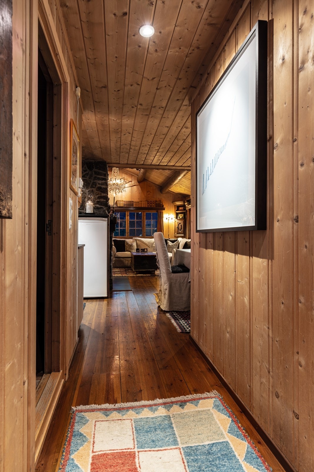 Gang fra inngangsparti mot oppholdsrommet. Galleribilde