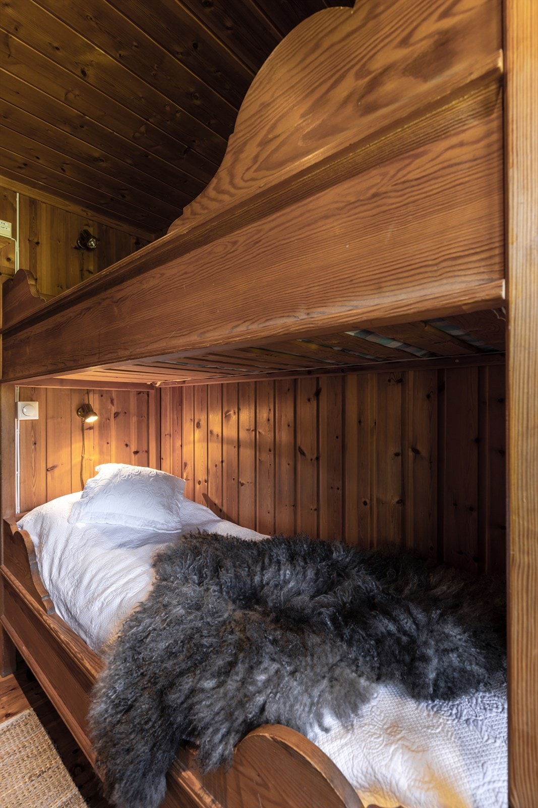 Soverom nr 2 med plassbygget køyesenger. Galleribilde