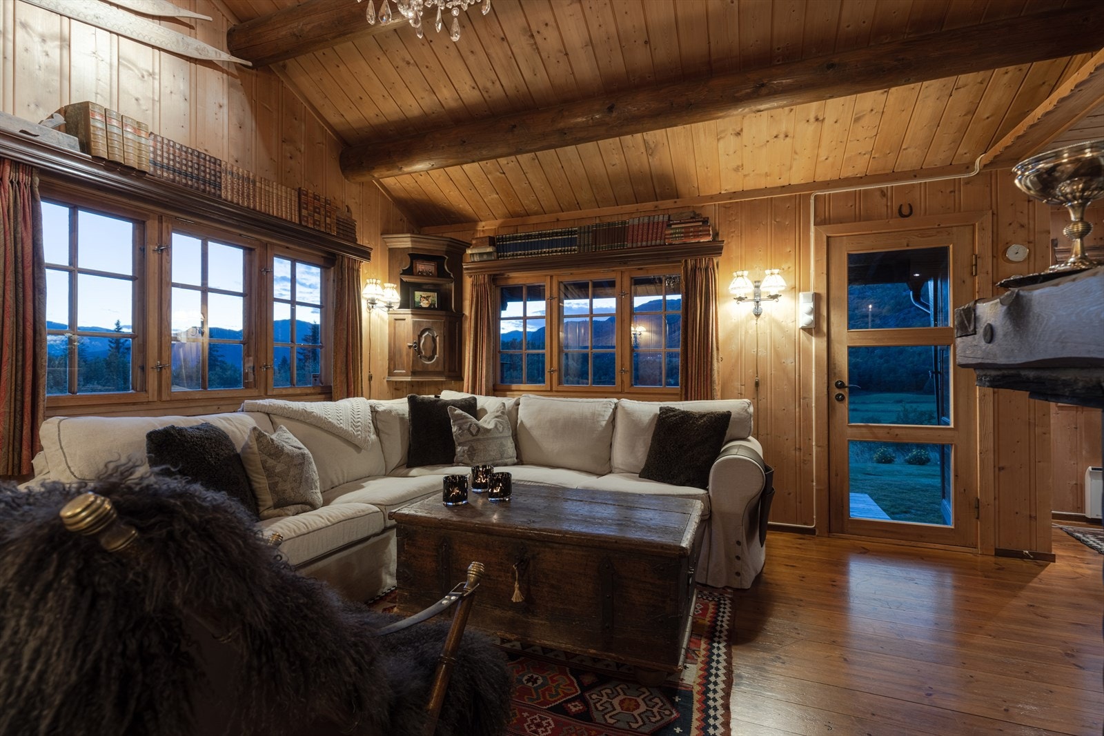 Blåtimen sørger for magisk utsikt! Galleribilde