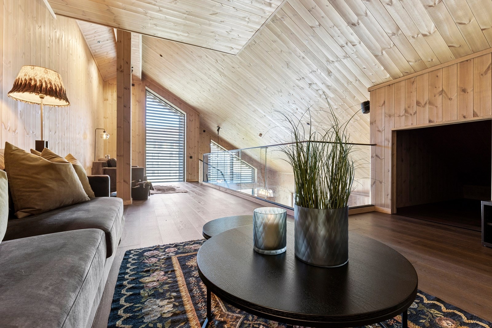 Stort kryploft/lagringsrom eller lekerom for de minste til høyre i bildet. Galleribilde