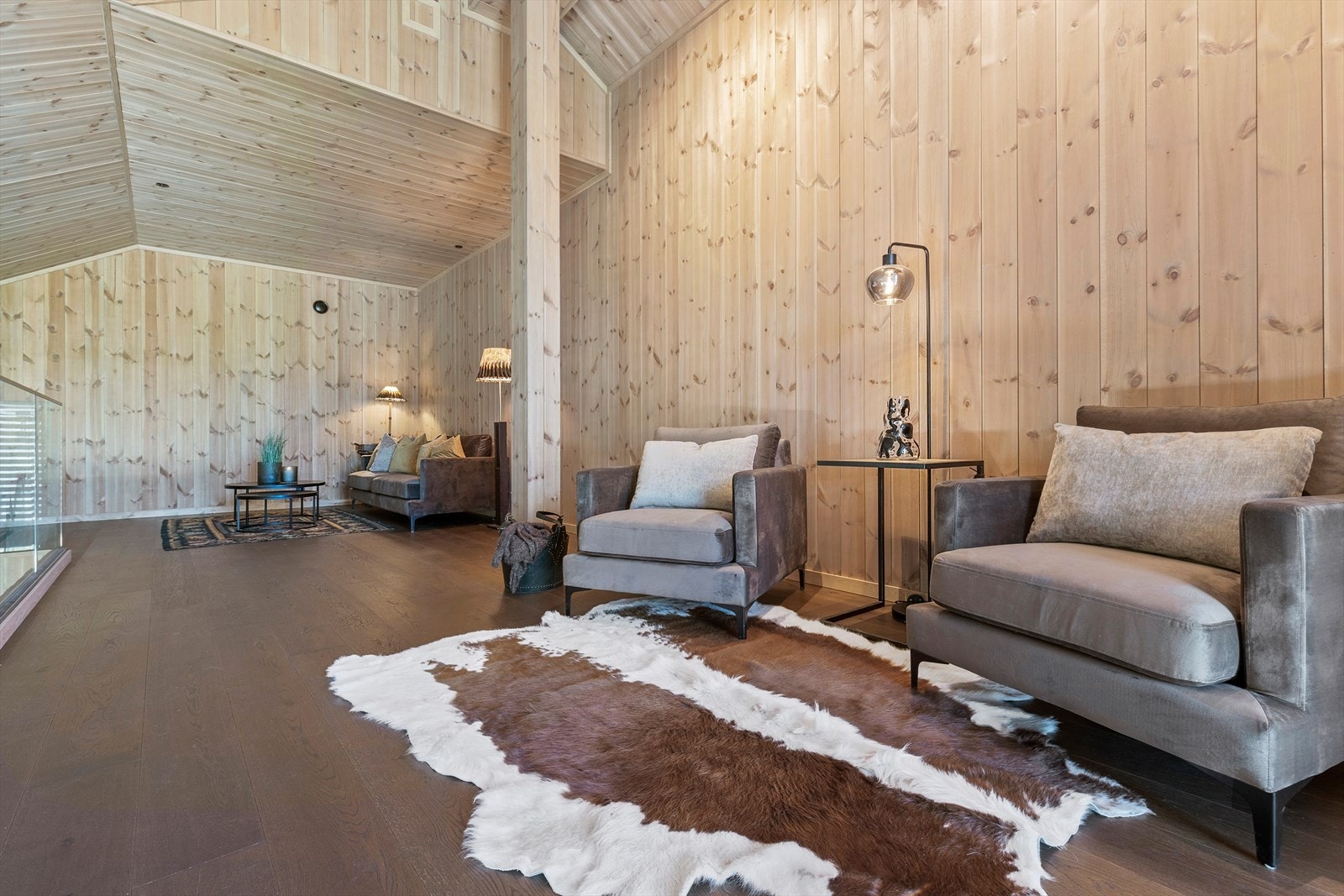 God plass til sittegruppe og lesekrok. Galleribilde