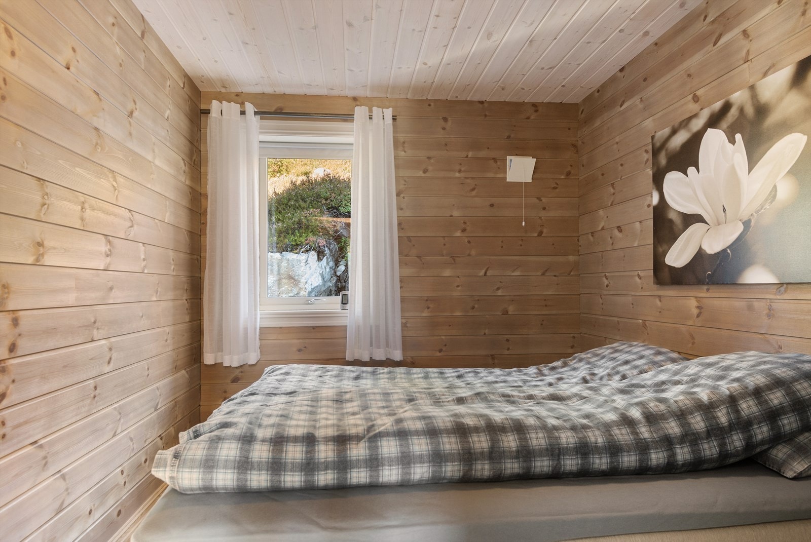 Hytta har 3 flotte soverom i 1. etasje Galleribilde