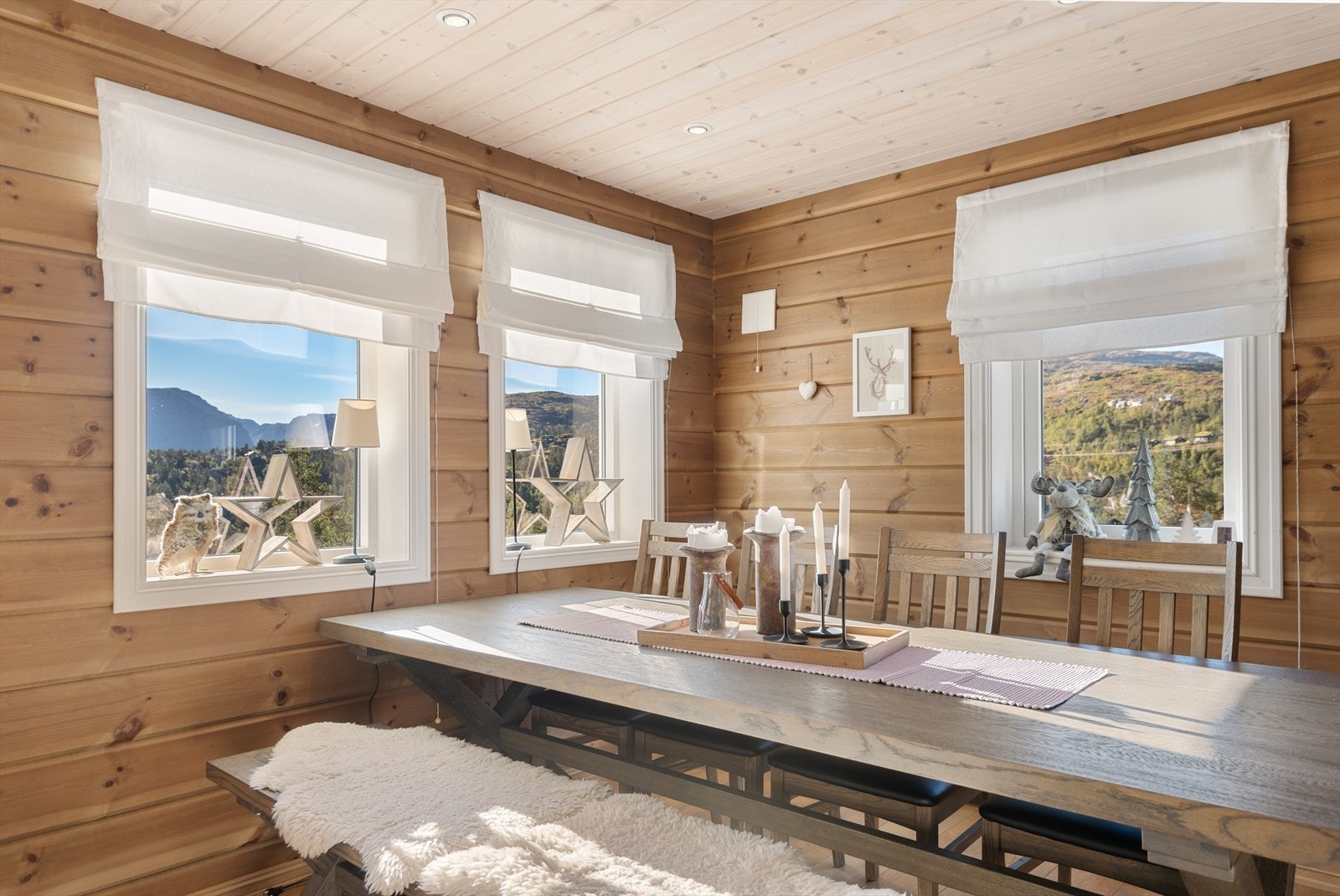 God plass til spisebord i egen sone ved kjøkkenet Galleribilde