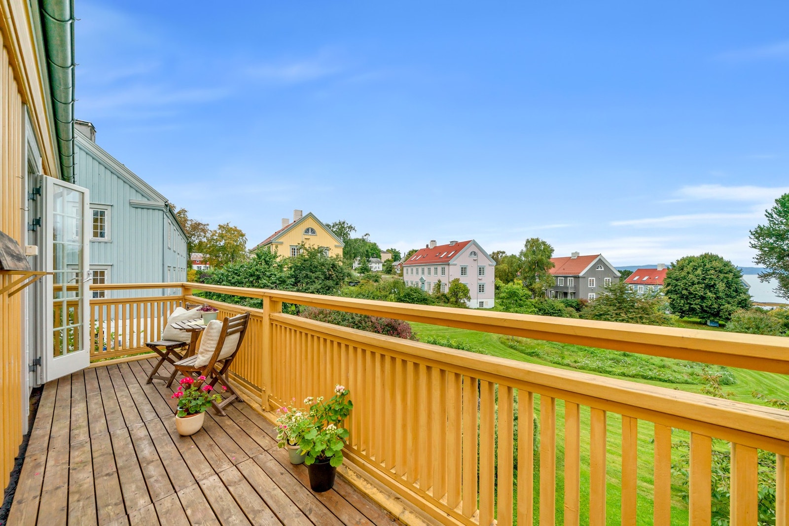 Balkongen ble bygget i 2008 og er på ca. 8 kvm. Galleribilde