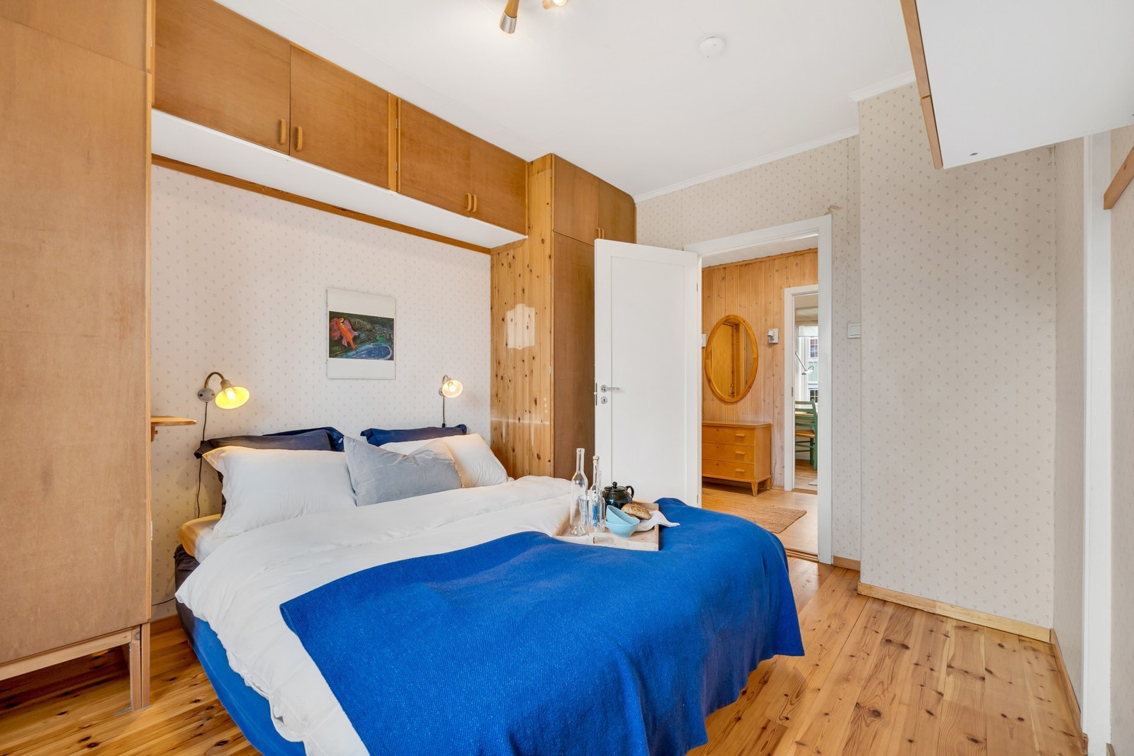 Her har man god plass til dobbeltseng og garderobeløsninger. Galleribilde