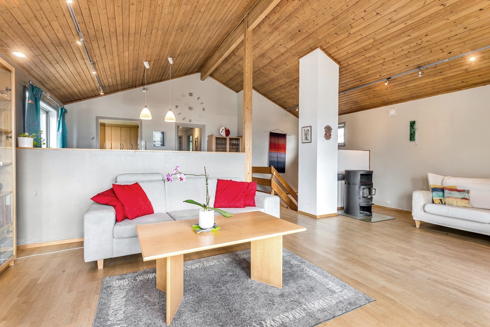 Vedfyring i stuen. Galleribilde