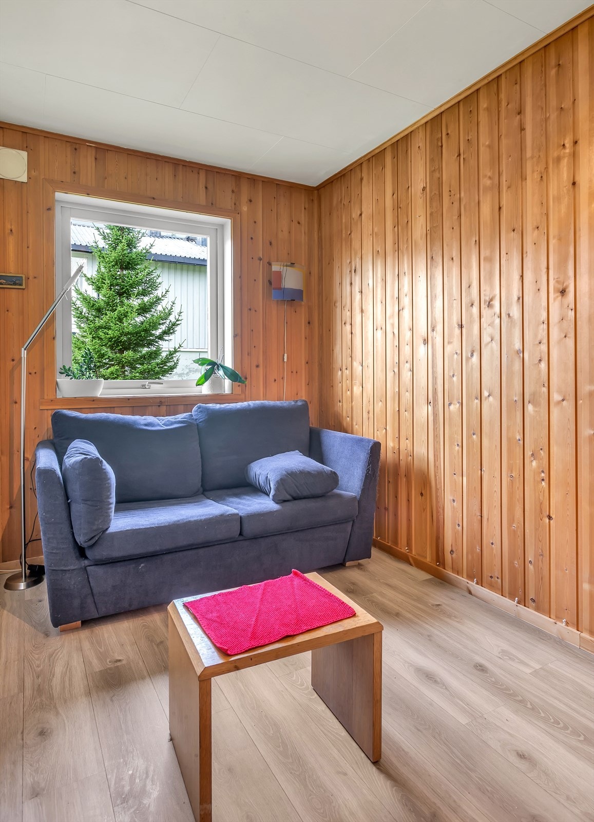 Totalt 4 soverom i boligen. 2 i første etasje og 2 i andre etasje. Galleribilde