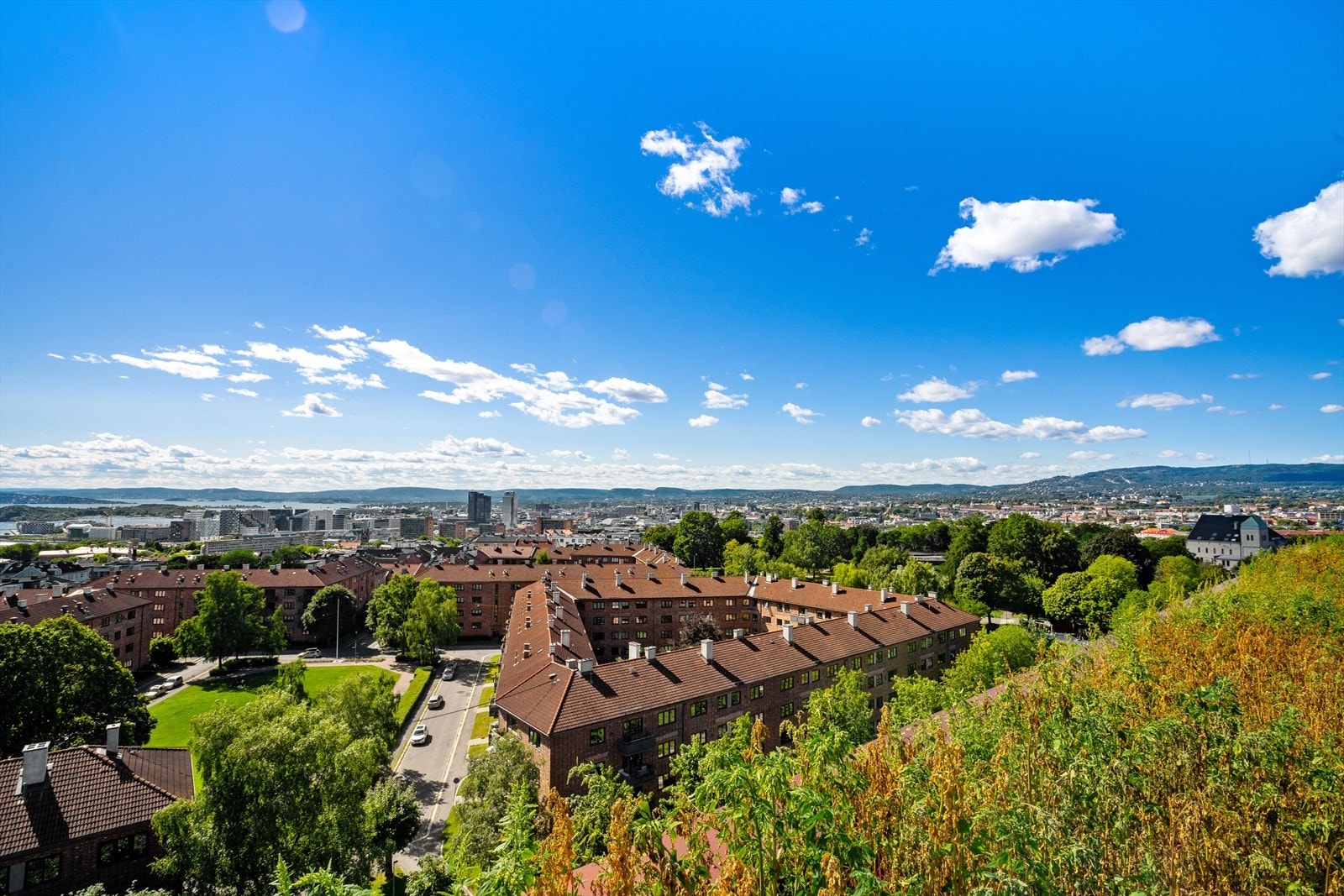 Fantastisk utsikt mot Kampen og utover byen fra takterrasser Galleribilde