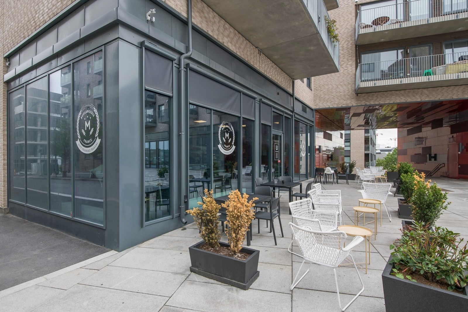 Boulangeri M er et håndverksbakeri som åpner kl. 06.30 om morgenen, så her kan man ta en kaffe på vei til jobb Galleribilde