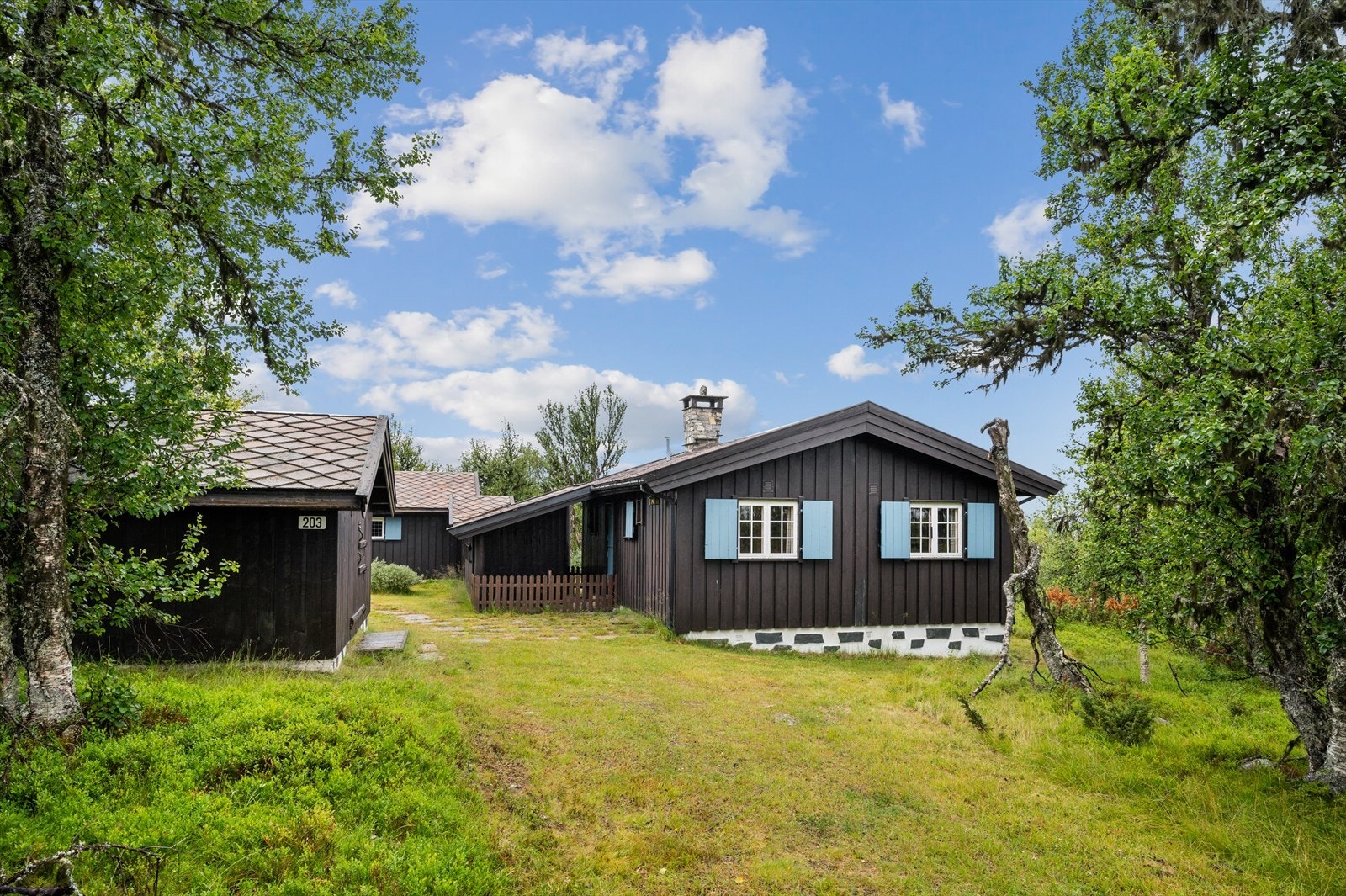 Velkommen inn på tunet i Langslåvegen 203 Galleribilde