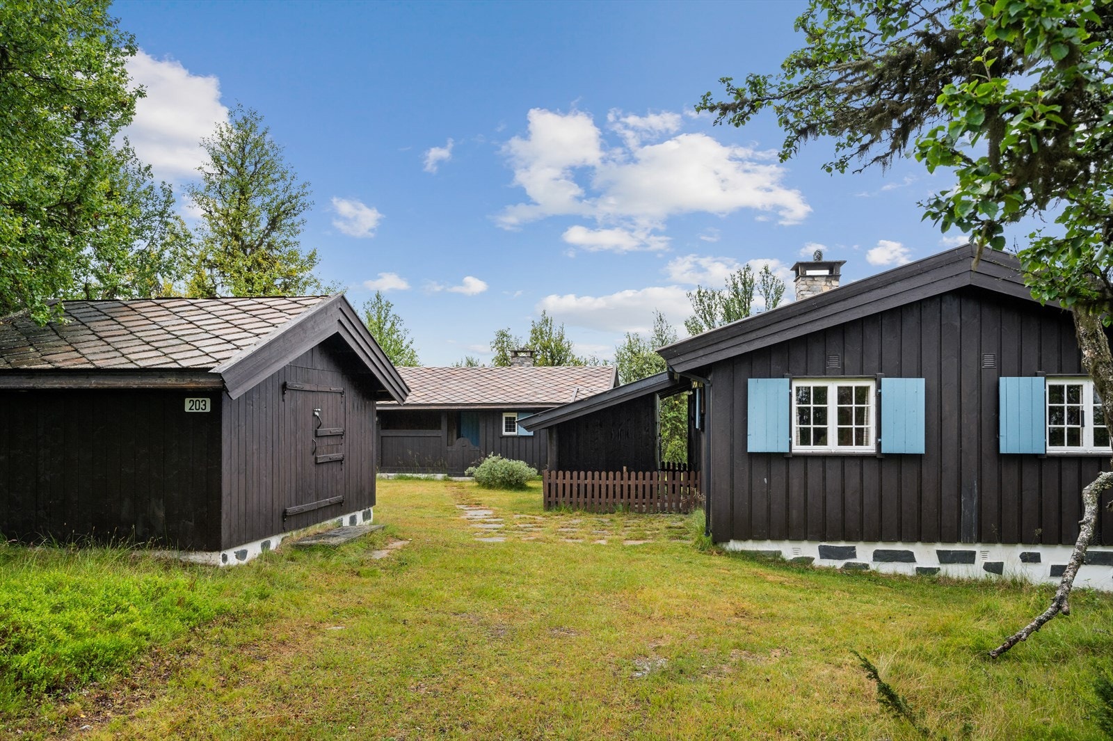 Trivelig tun Galleribilde