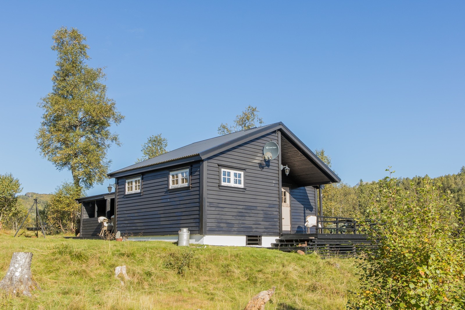 Avstanden til Norheimsund og Hardangerfjorden er ikke lang, ca 15 minutter med bil Galleribilde