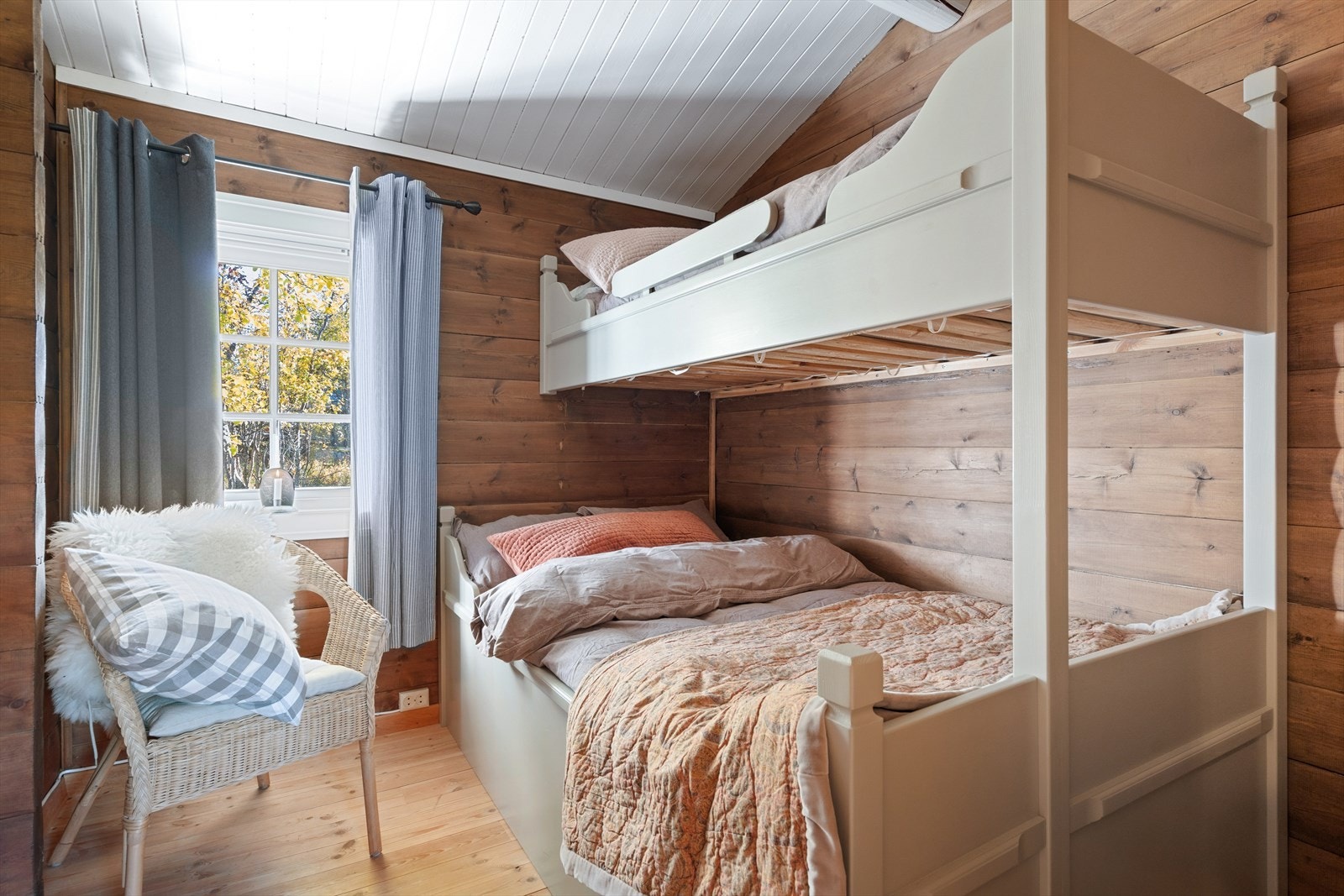 Soverom 1 med familiekøye. Galleribilde