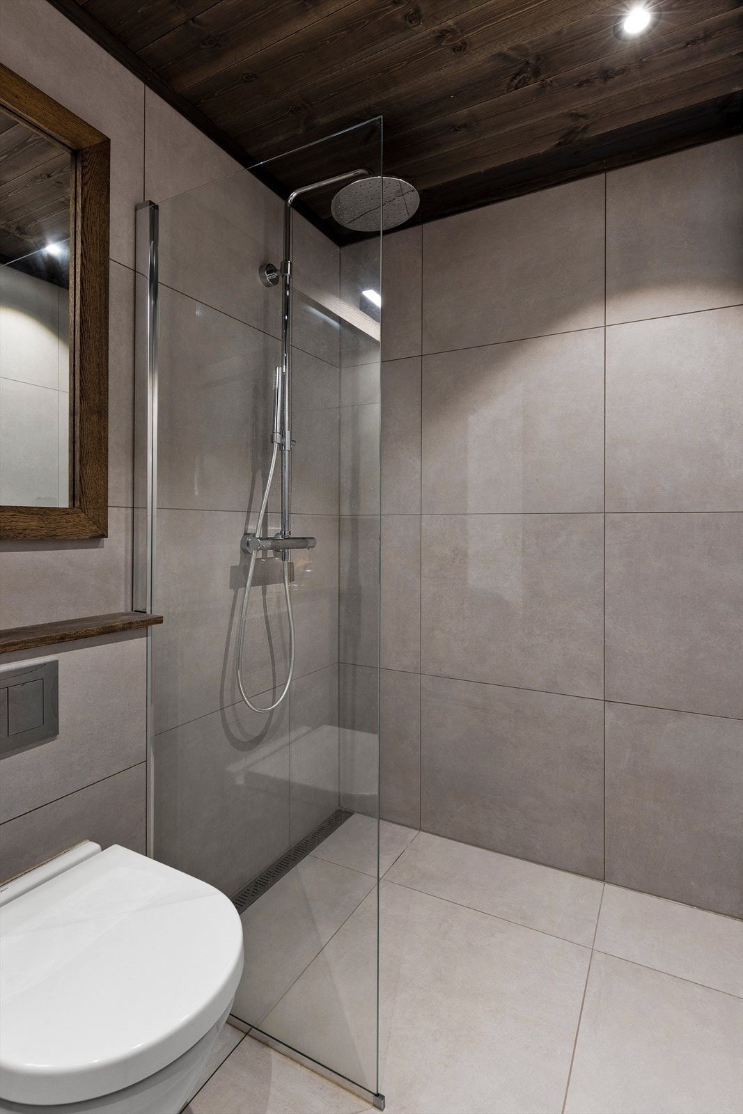 Baderom i tilknytning til hovedsoverommet. Galleribilde