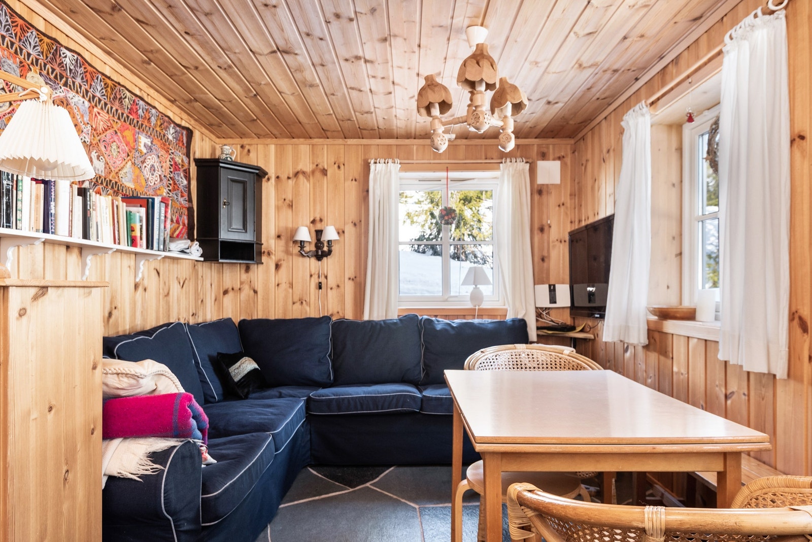 Kjellerstuen med god plass til møblering Galleribilde