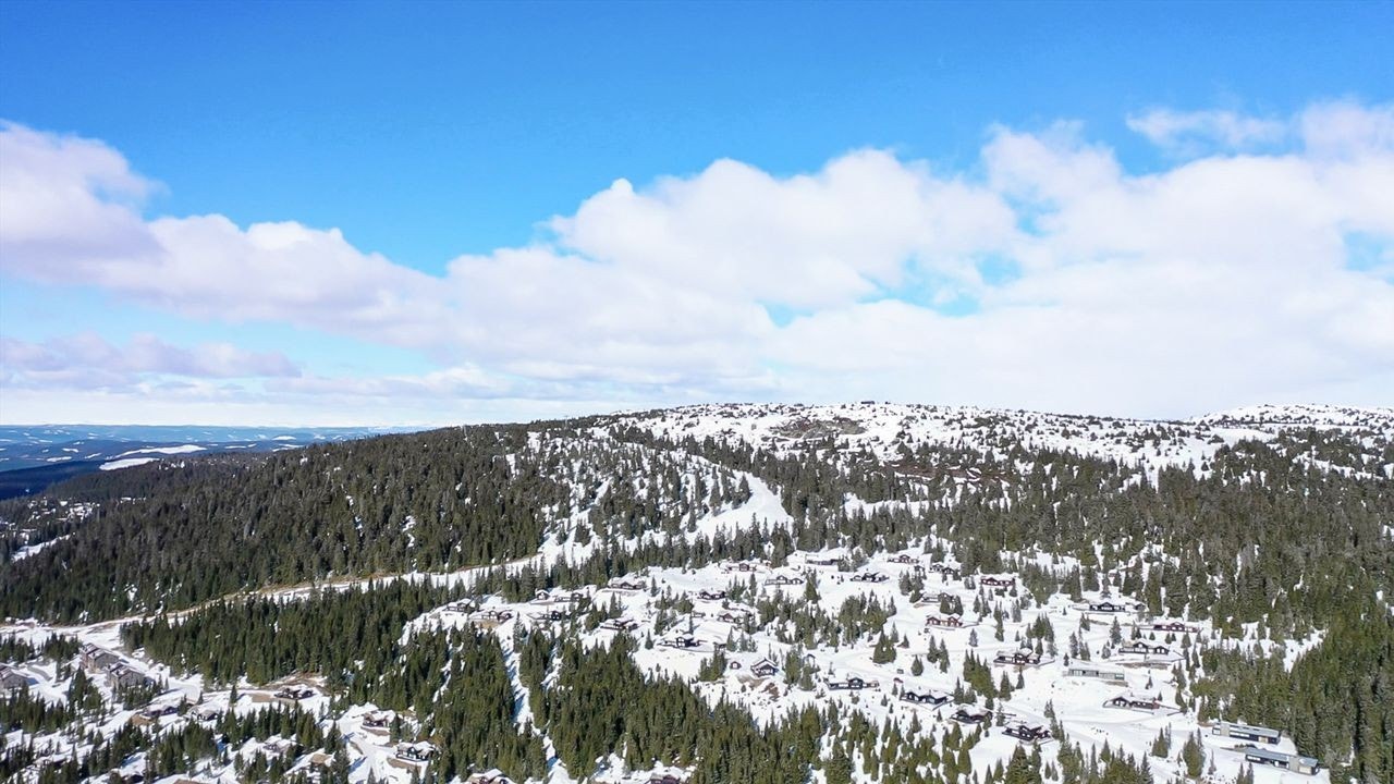 Oversiktsbilde over Nattrudstillia og Sjusjøen skisenter Galleribilde