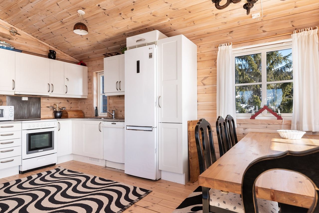 Kjøkken med plass til spisestue Galleribilde