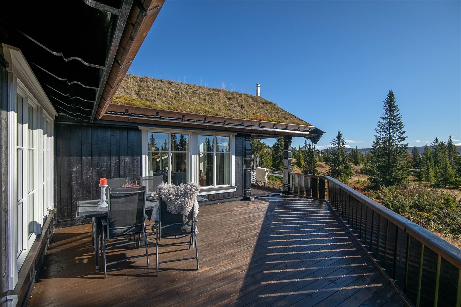 Eiendommen bærer preg av gjennomgående godt og jevnlig vedlikehold, både ute og inne. Galleribilde