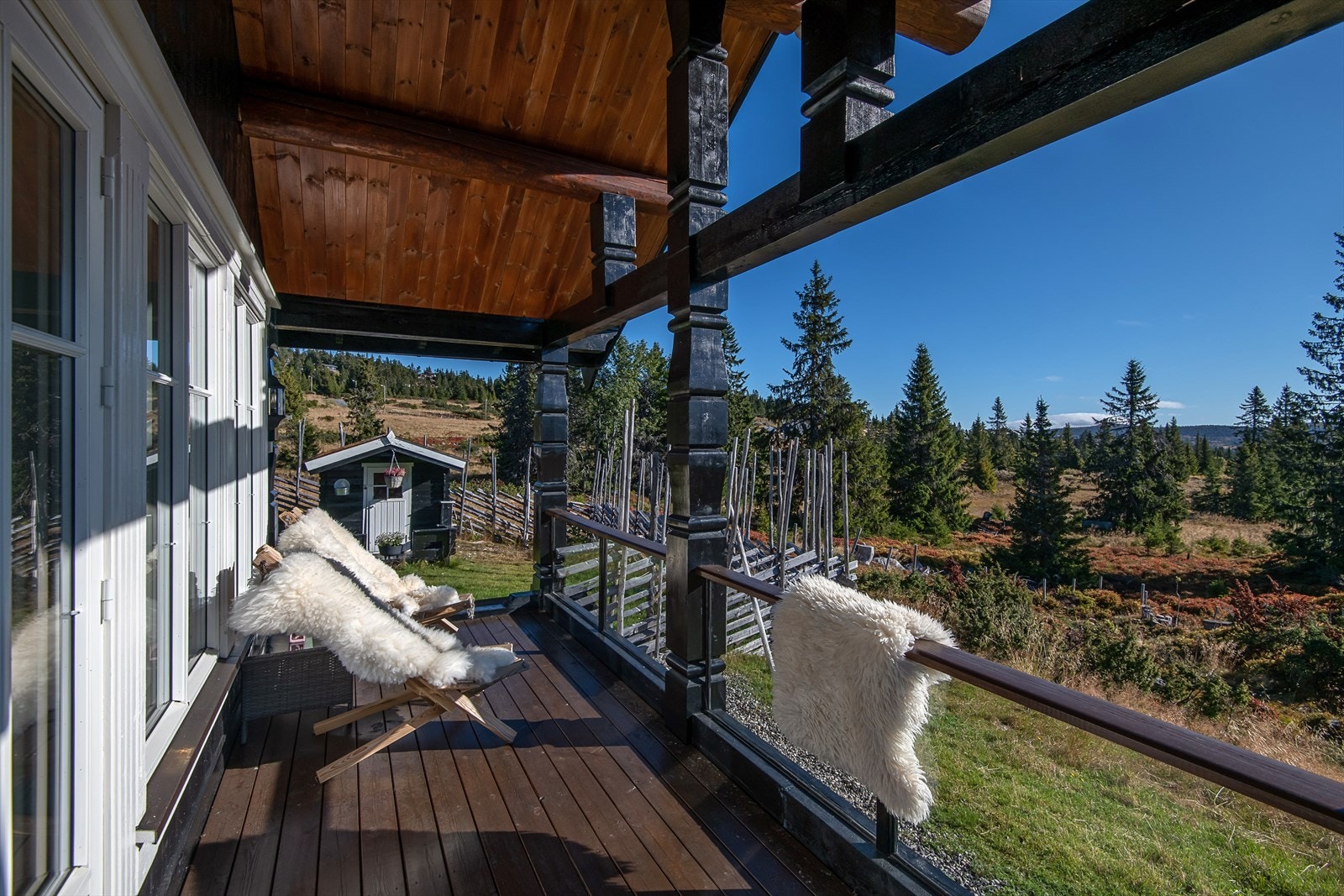 Fine solforhold på eiendommen. Lunt og skjermet. Galleribilde