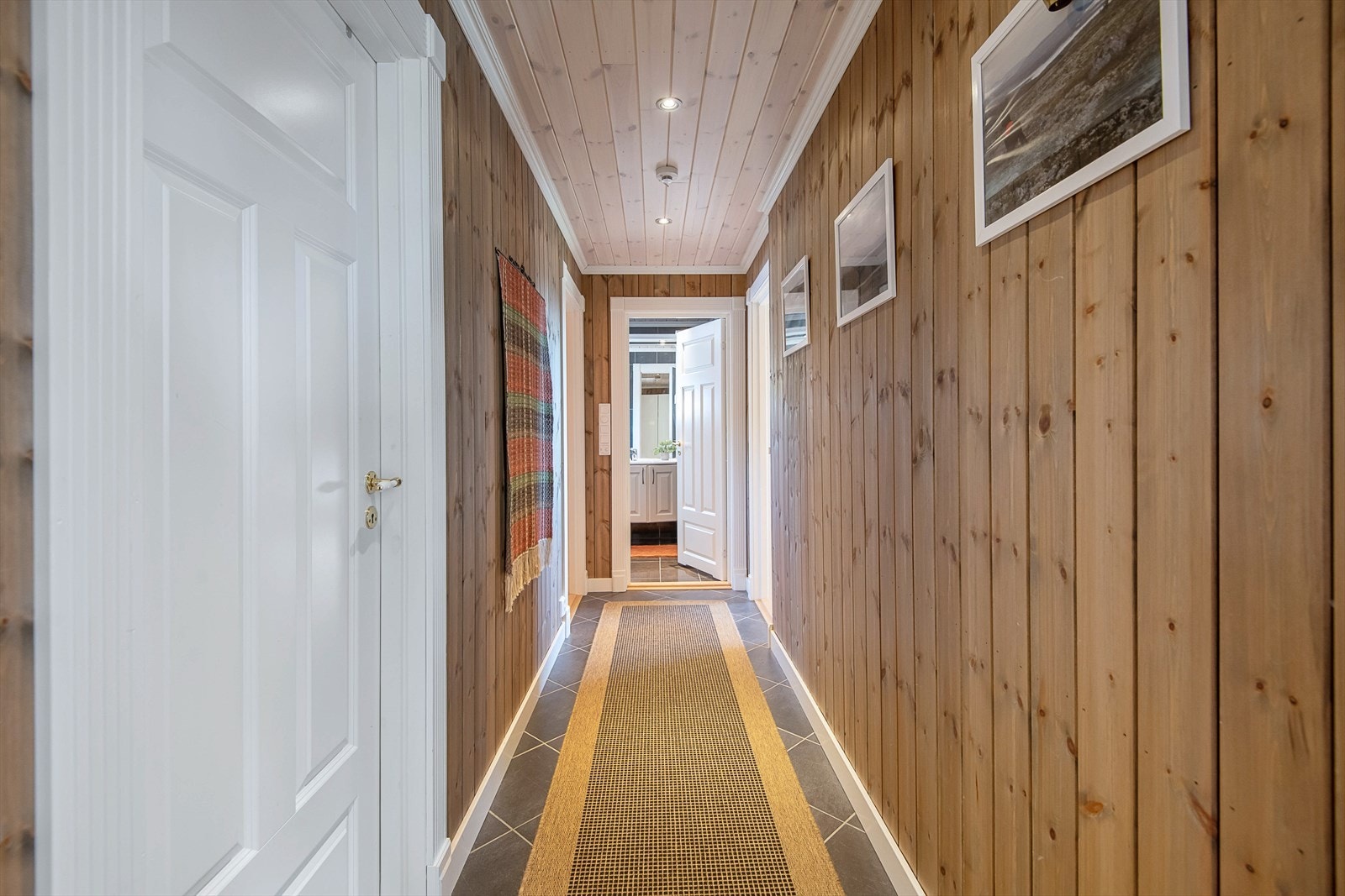 Fra soveromsgangen i hytta. Galleribilde