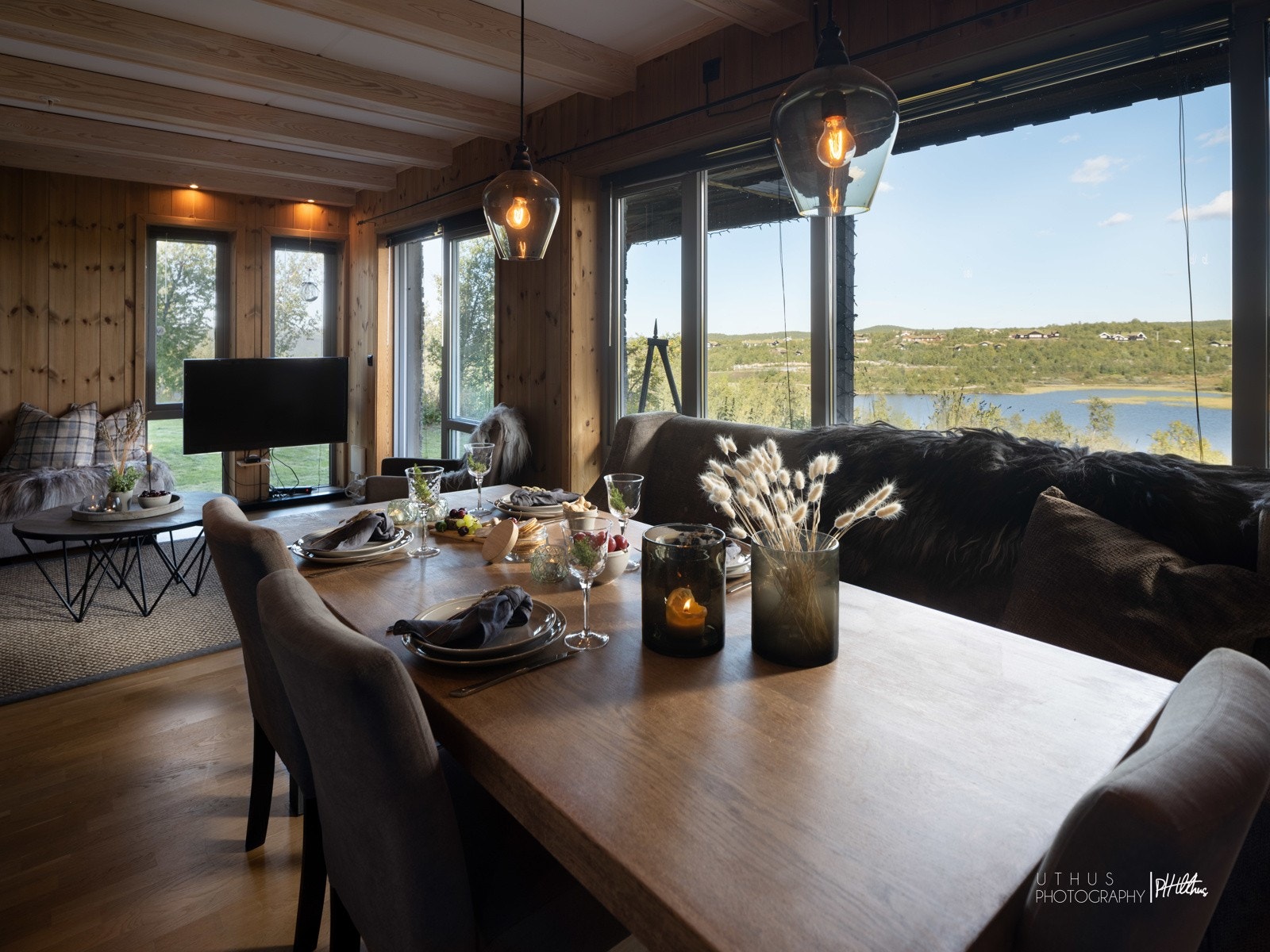 Plass til spisestue. Flott utsikt Galleribilde