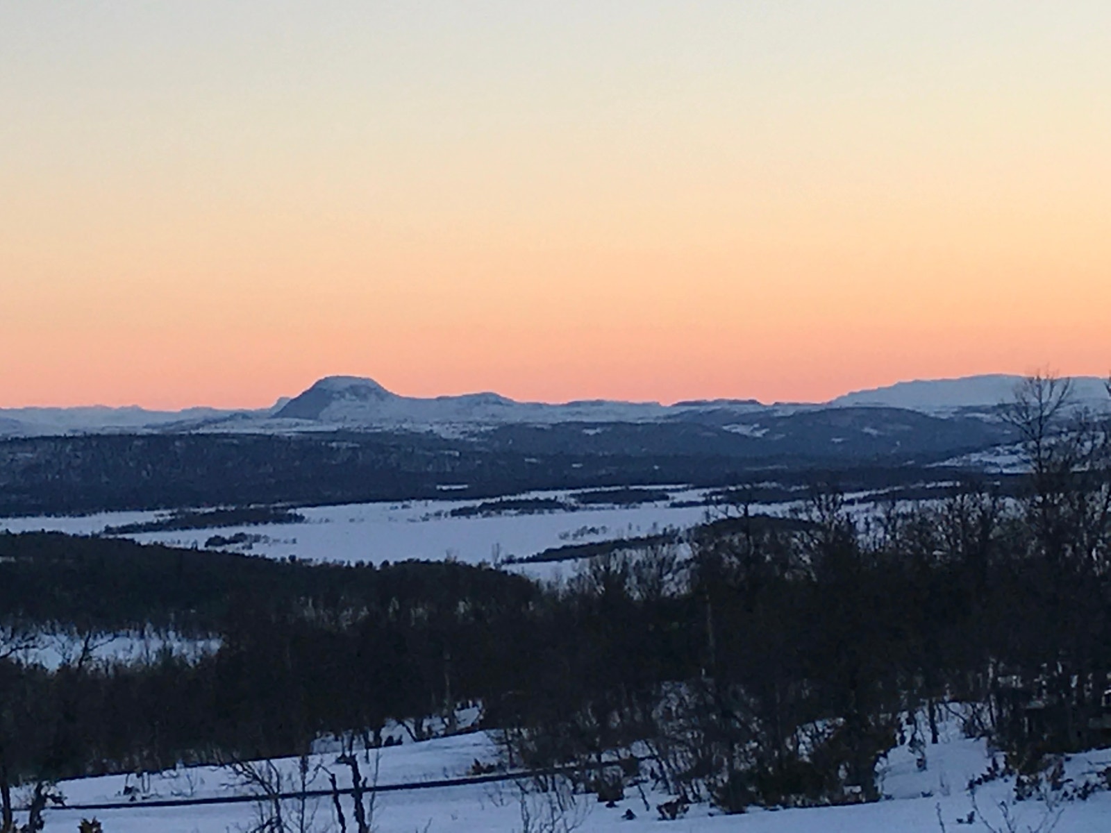 Vakr solnedganger kan nytes fra Feplassen Galleribilde