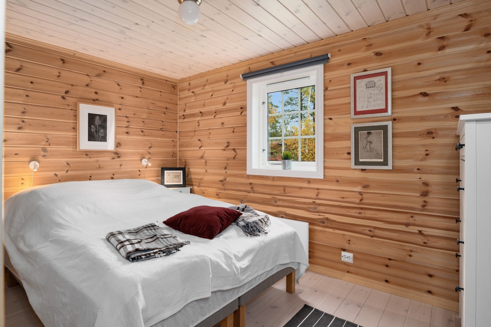 Hytta har to soverom i 1. etasje. Galleribilde