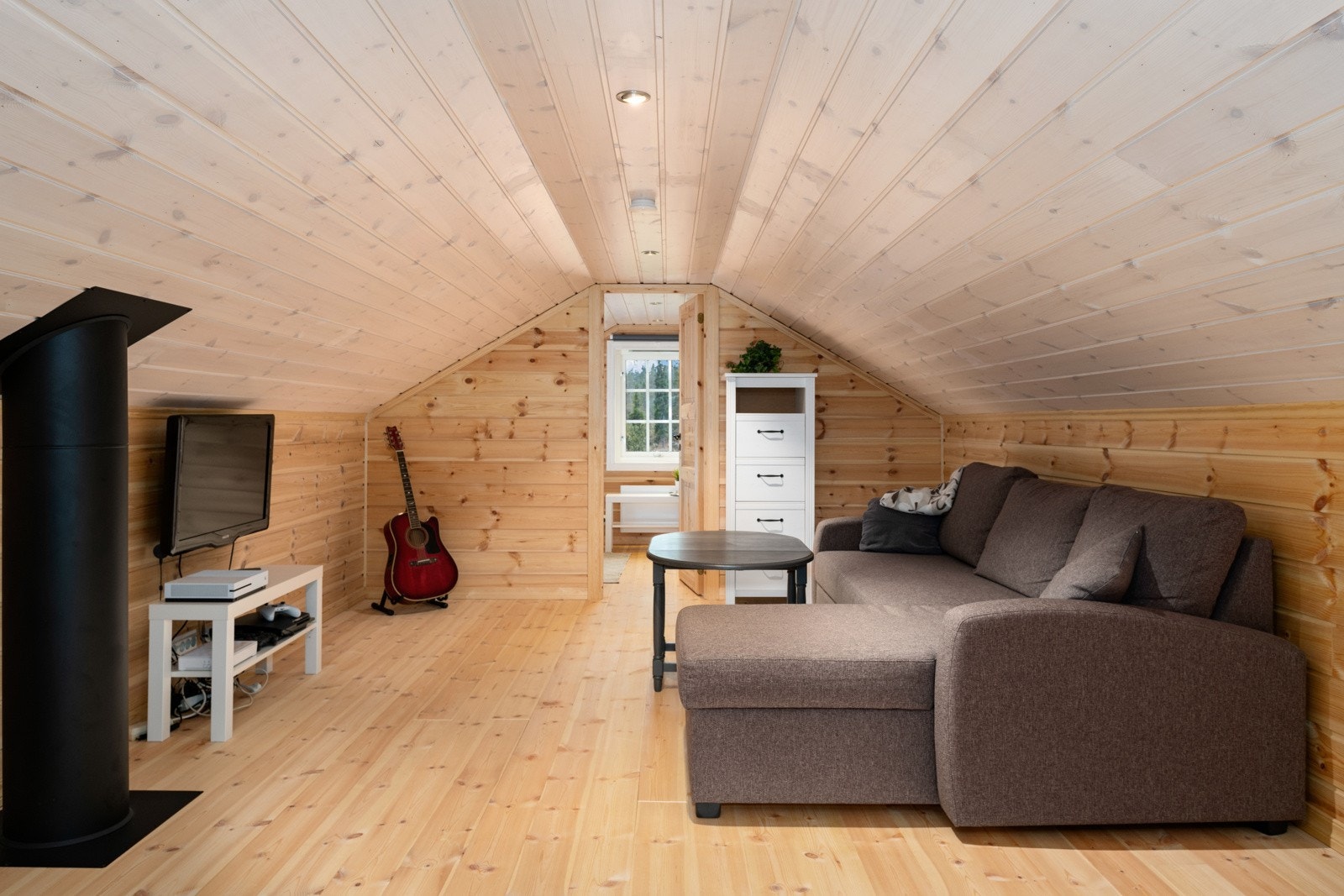 Pga takhøyde tilfredsstiller ikke rommene på hems krav til rom ment for varig opphold. Galleribilde