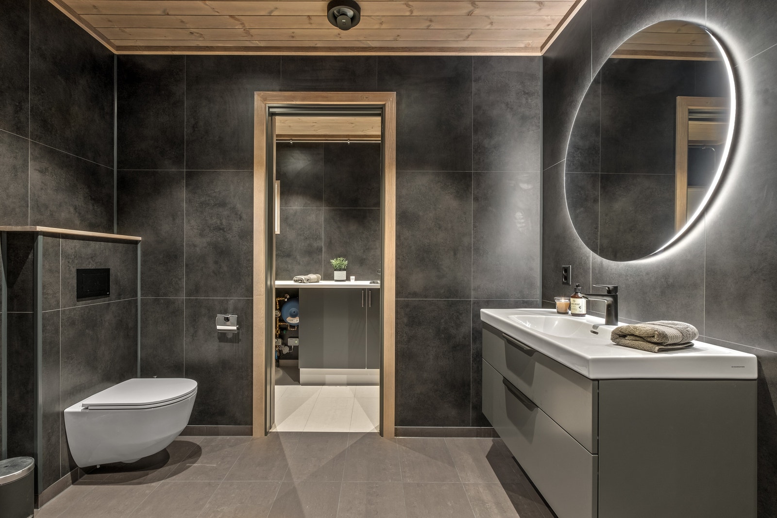 Bilde fra visningshytte med tilnærmet like overflater (med unntak av gulv) - ta kontakt for befaring av visningshytta! Galleribilde