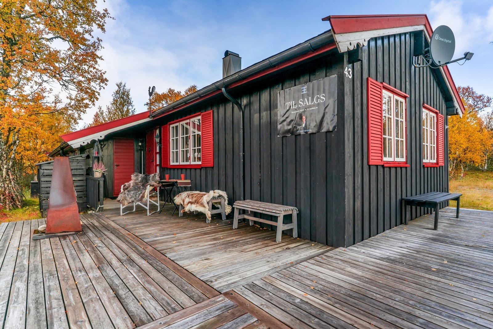 Utelivet kan nytes til fulle på en solrik terrasse som måler hele 37 kvm. Galleribilde