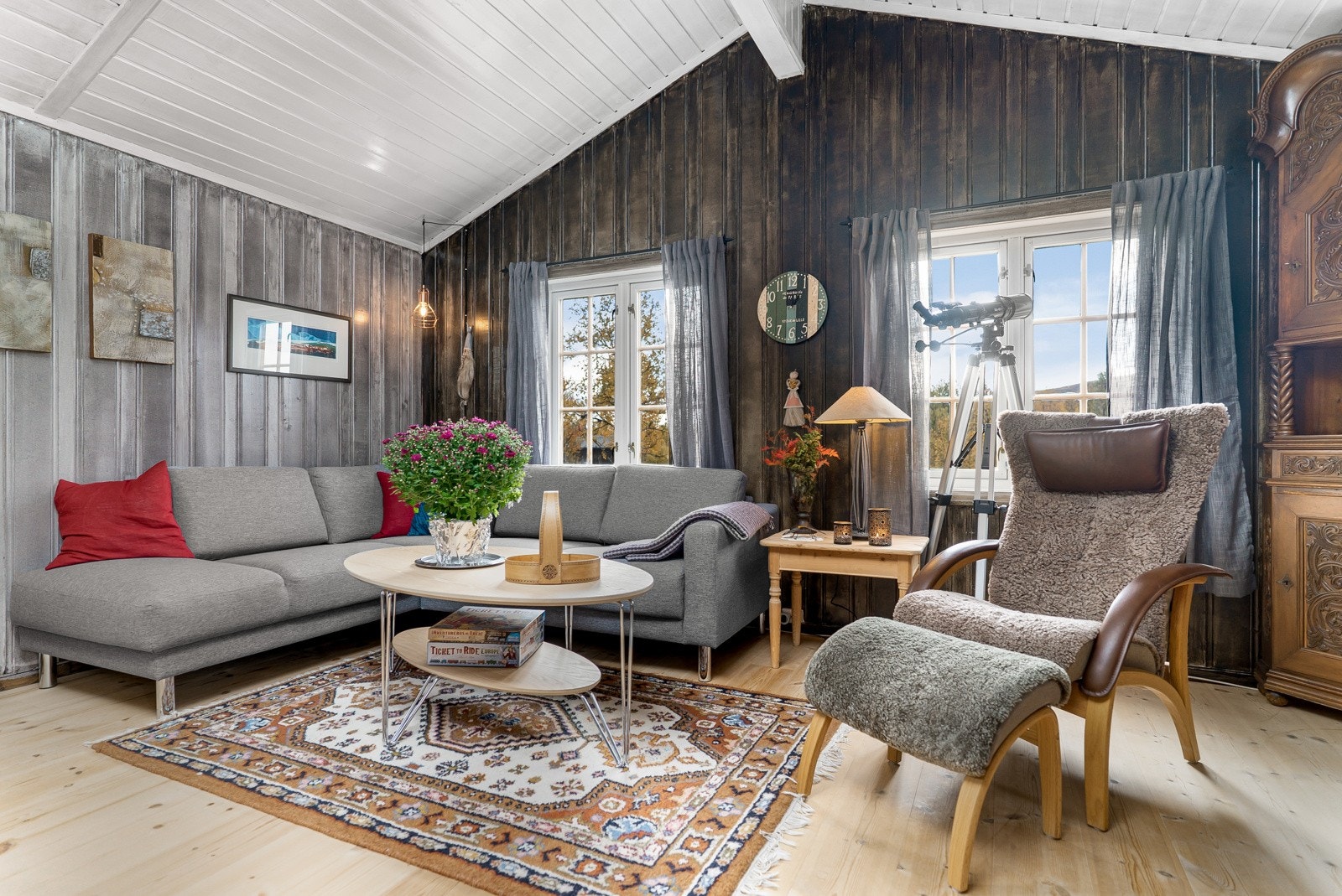 Stuen er av god størrelse, og byr på utmerket møbleringsfrihet. Galleribilde