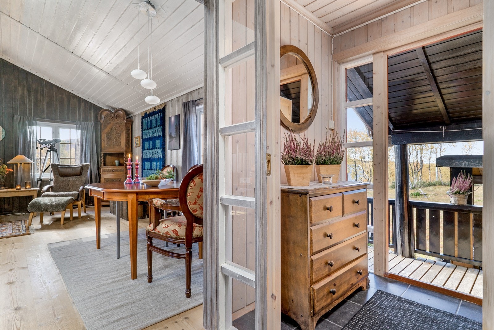 Boligen disponerer utvendig bod på ca. 11 kvm ved entreen. Galleribilde