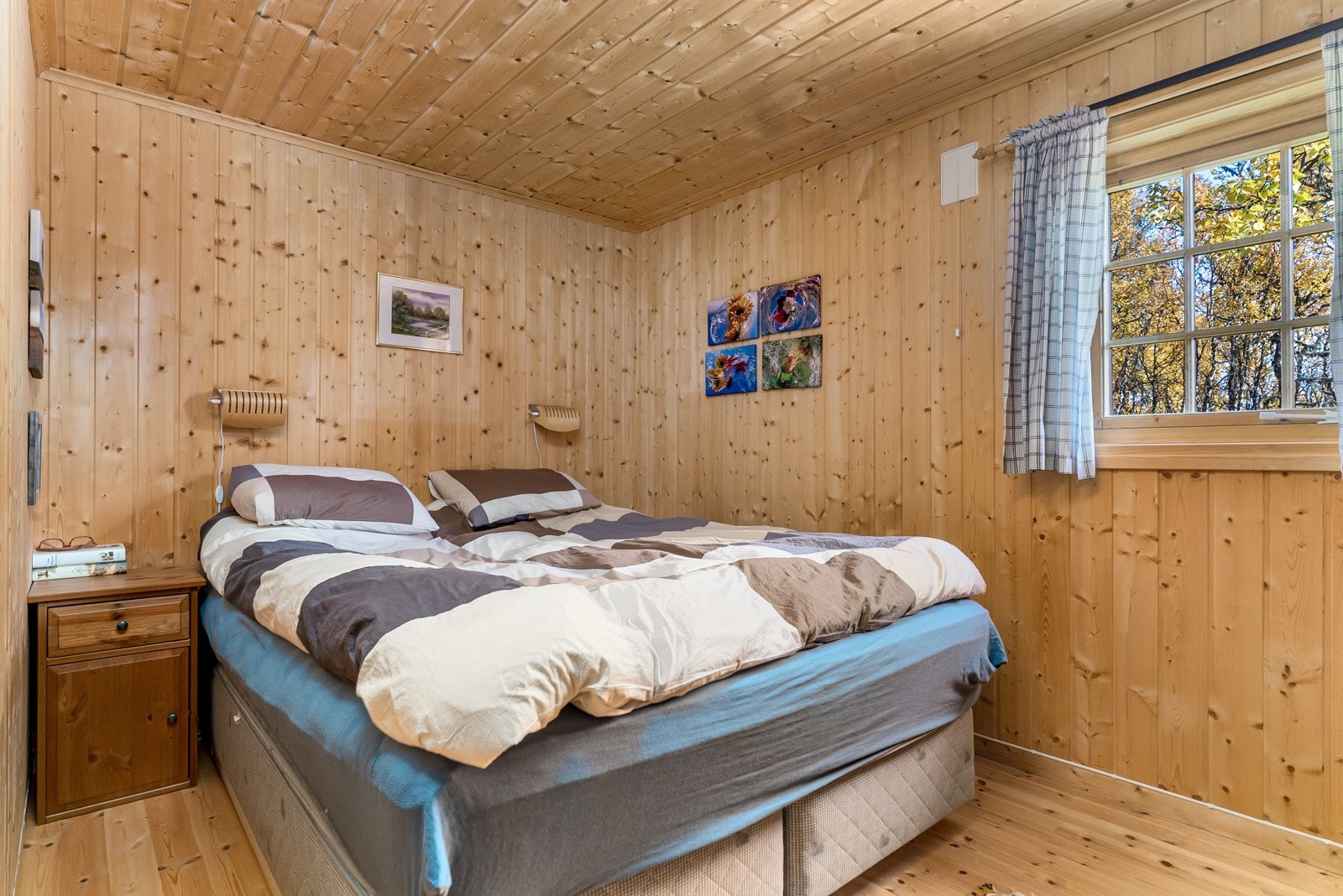 Det er tre gode soverom i hytta som er oppmålt til ca. 5, 8 og 5 kvm. Galleribilde