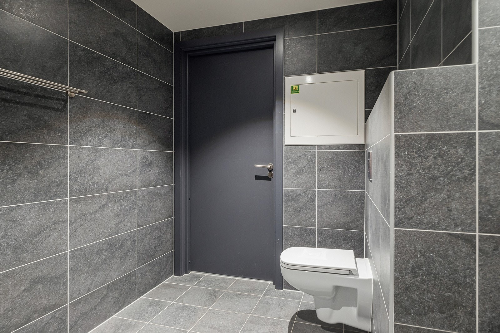 Det er opplegg for vaskemaskin på badet. Galleribilde