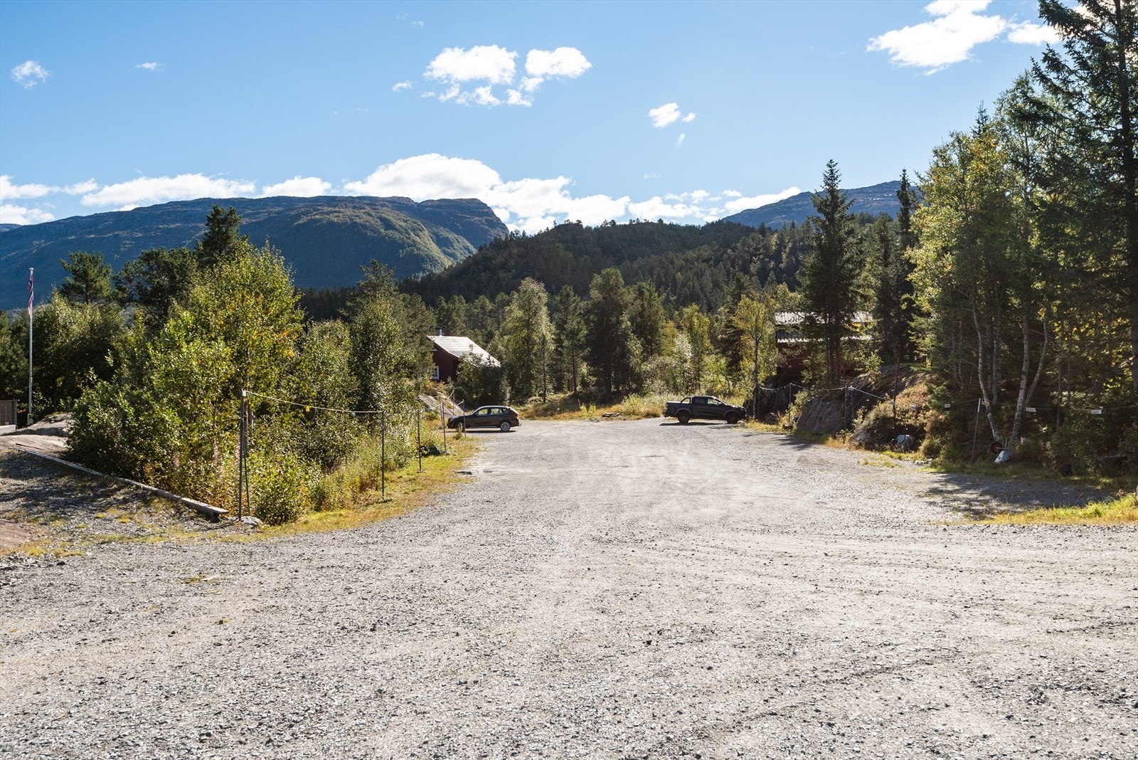 Felles parkeringsplass. Galleribilde