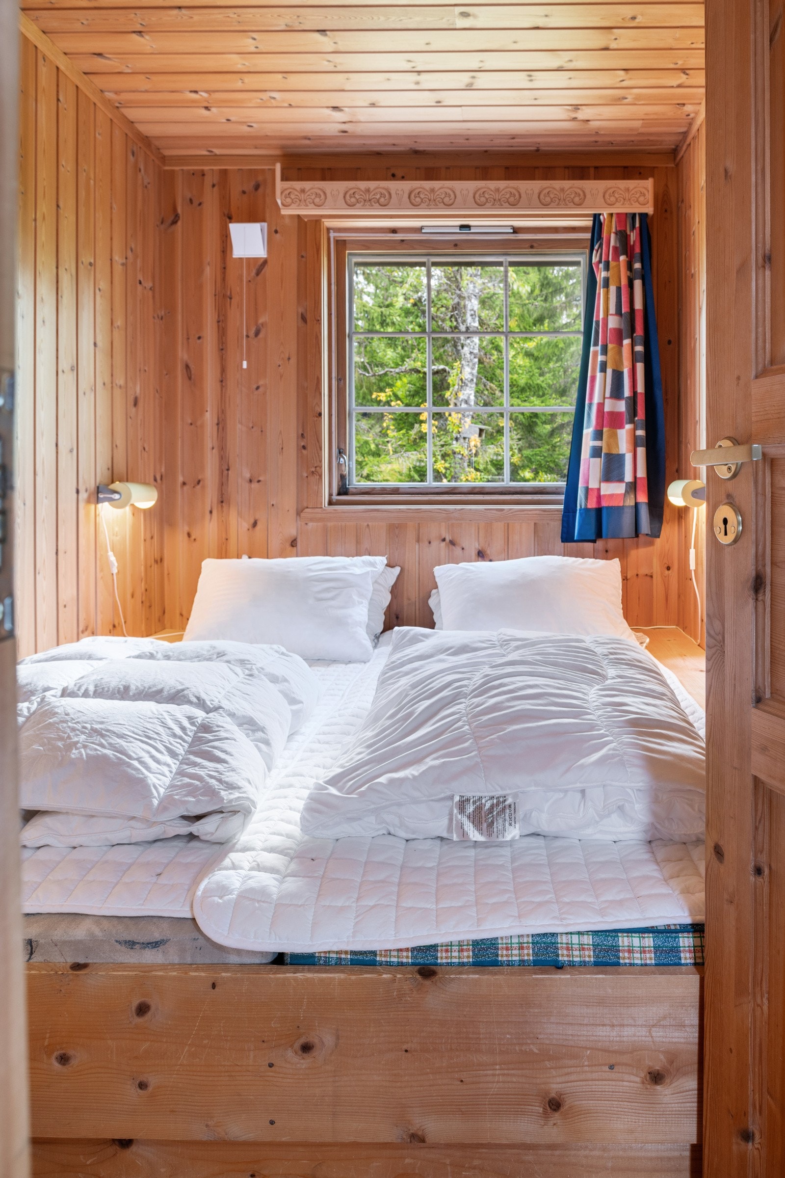 To soverom er innredet med dobbeltseng. Galleribilde