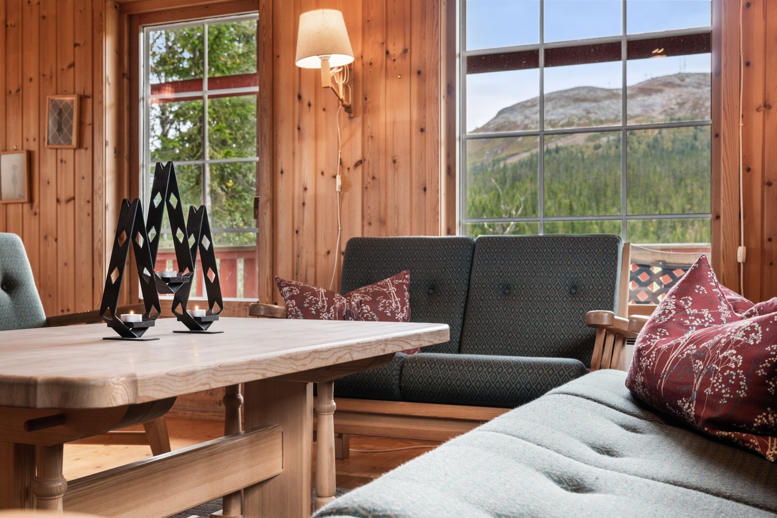 Fin utsikt fra sofakroken i stua. Galleribilde