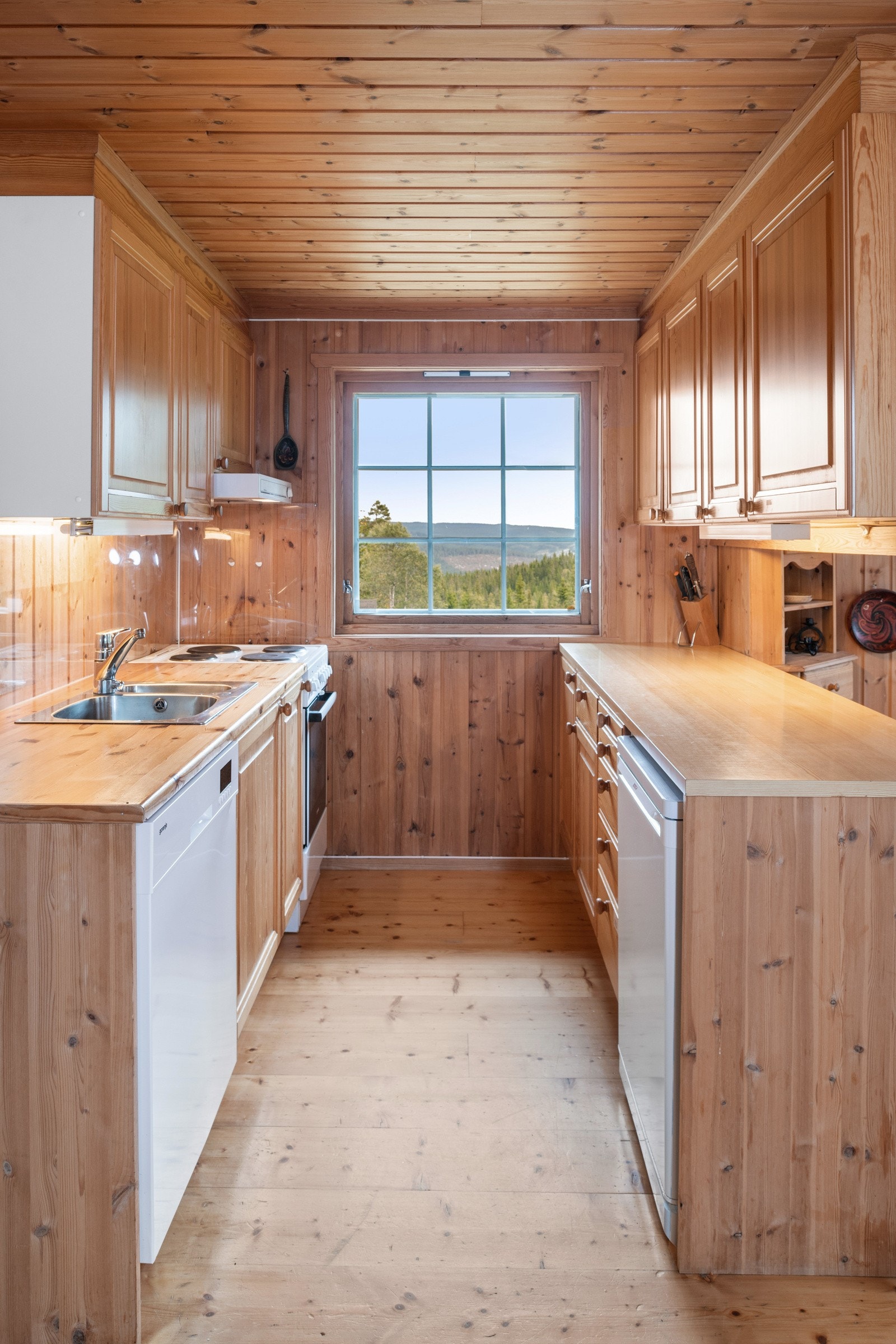 Nisje for komfyr, kjøleskap og oppvaskmaskin. Galleribilde