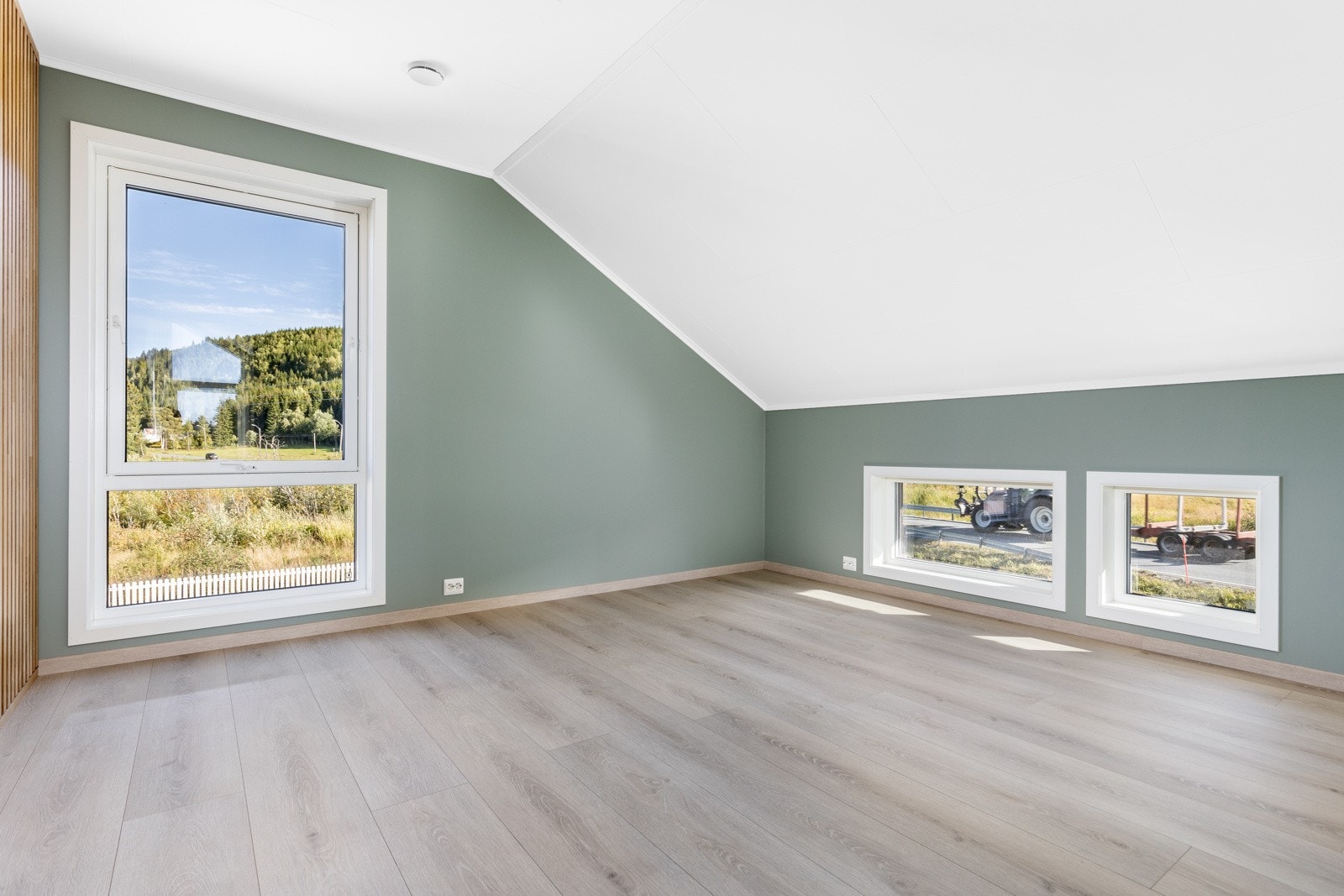 Bilde er tatt fra et tilsvarende hus, hvor loftetasje er innredet. Galleribilde