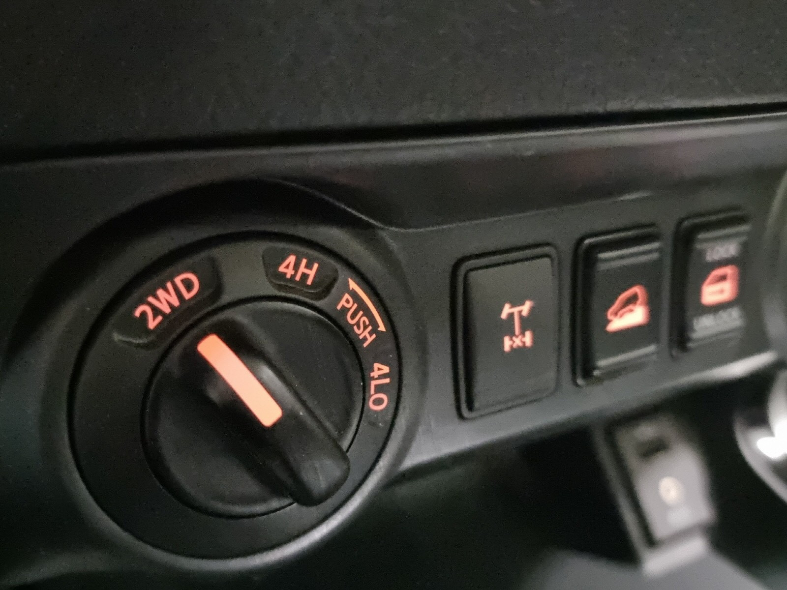 Elektronisk shift 2WD til 4WD i fart +   full elektronisk FULL SPERRE knapp