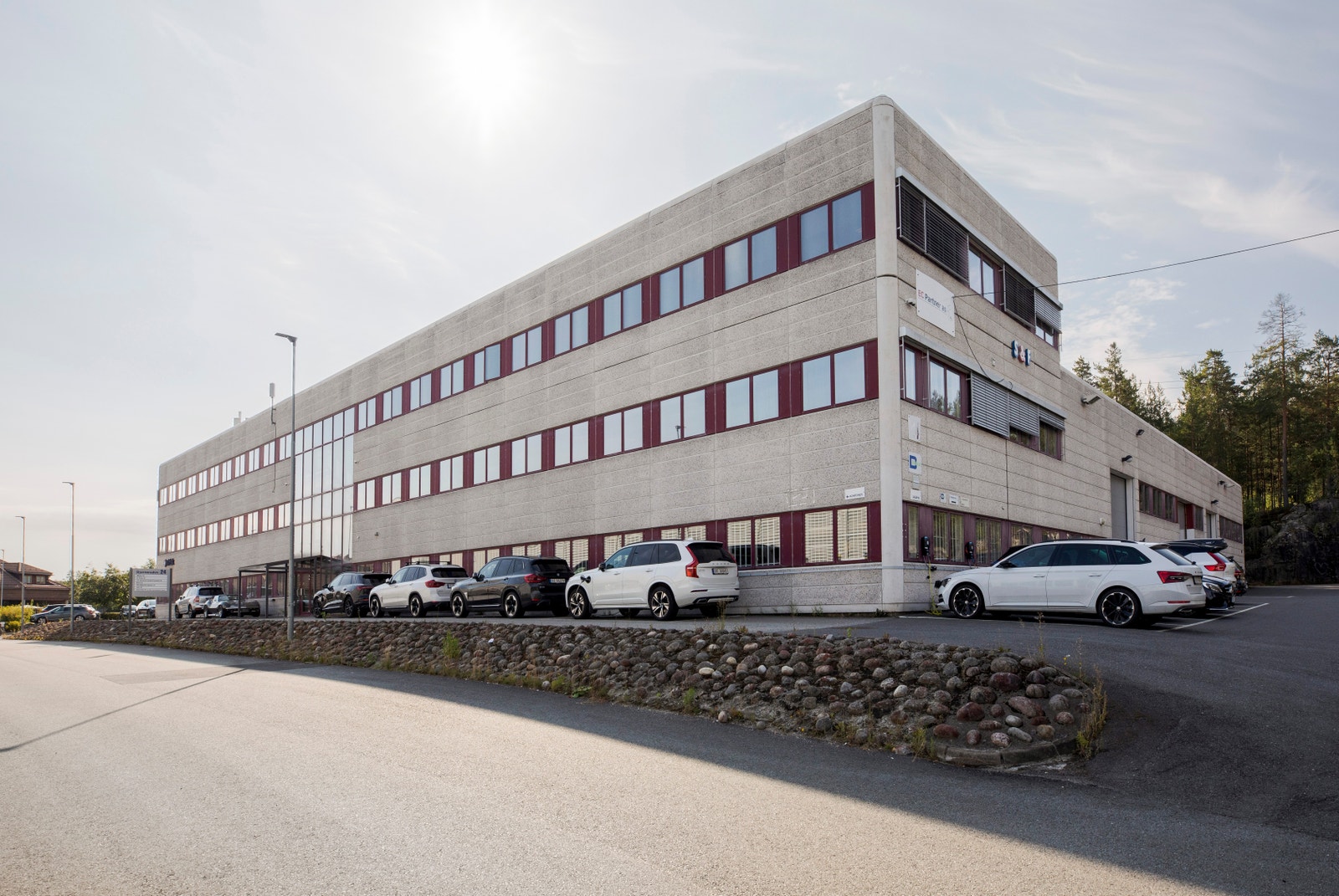 Lagerlokale ledig som kan leies med eller uten kontorer. Galleribilde