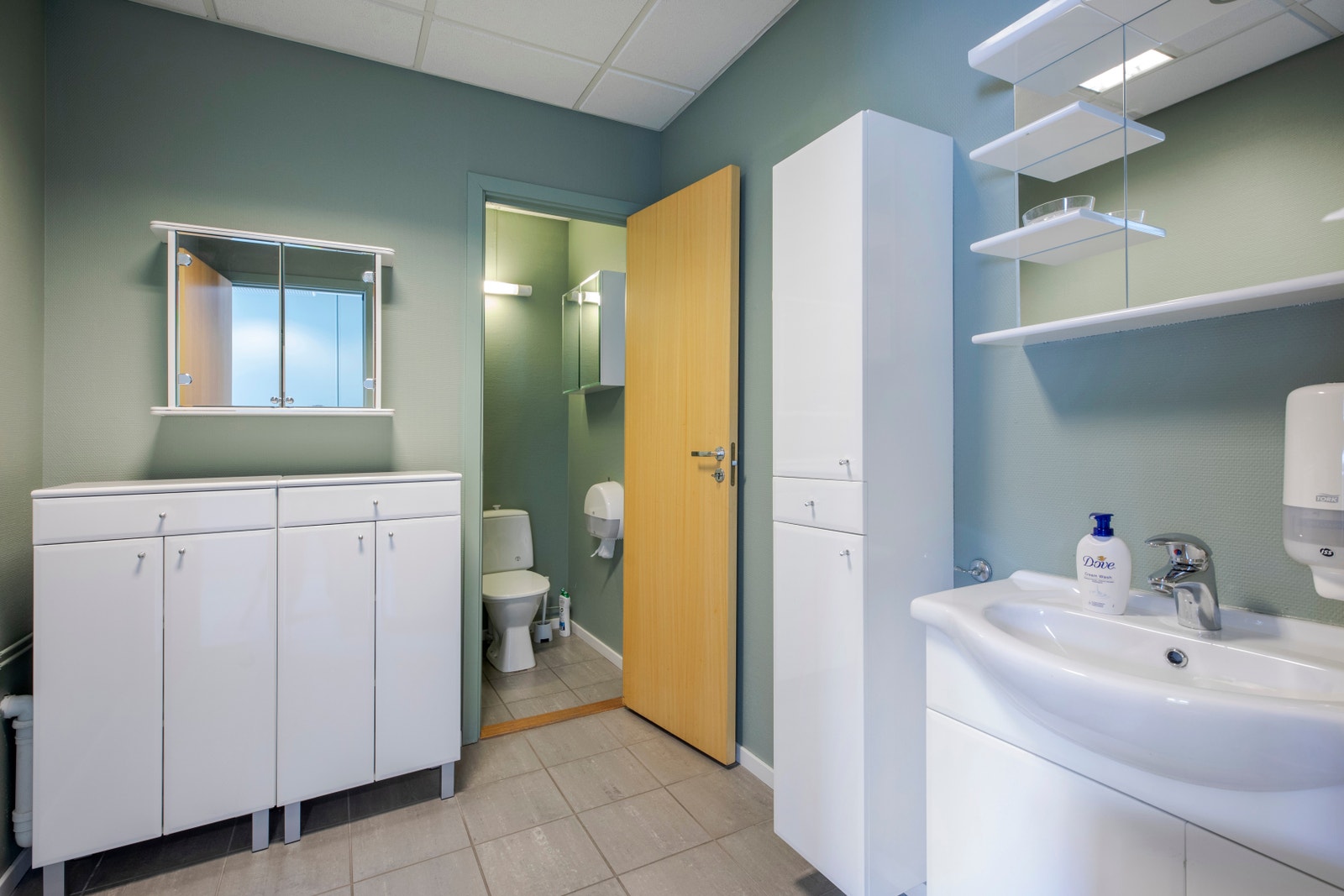 Minikjøkken. God plass til spiserom. Galleribilde