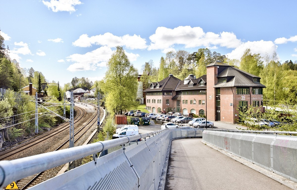 Togstasjon i umiddelbar nærhet Galleribilde