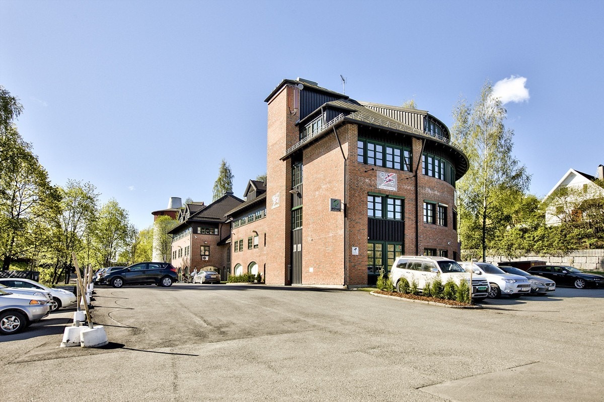 Rikelig med parkering Galleribilde